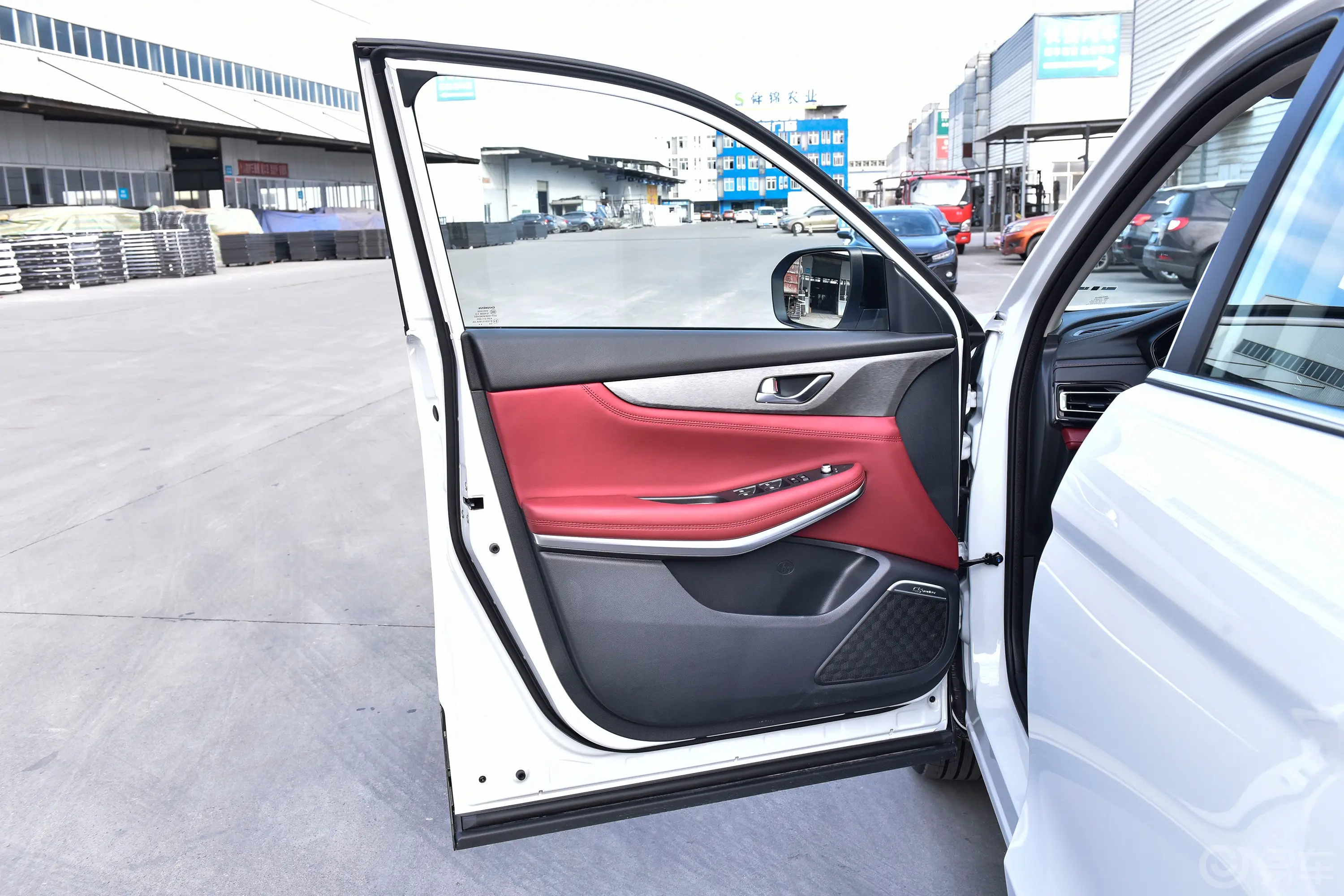 长安CS75畅享版 1.5T 自动豪华型驾驶员侧前车门