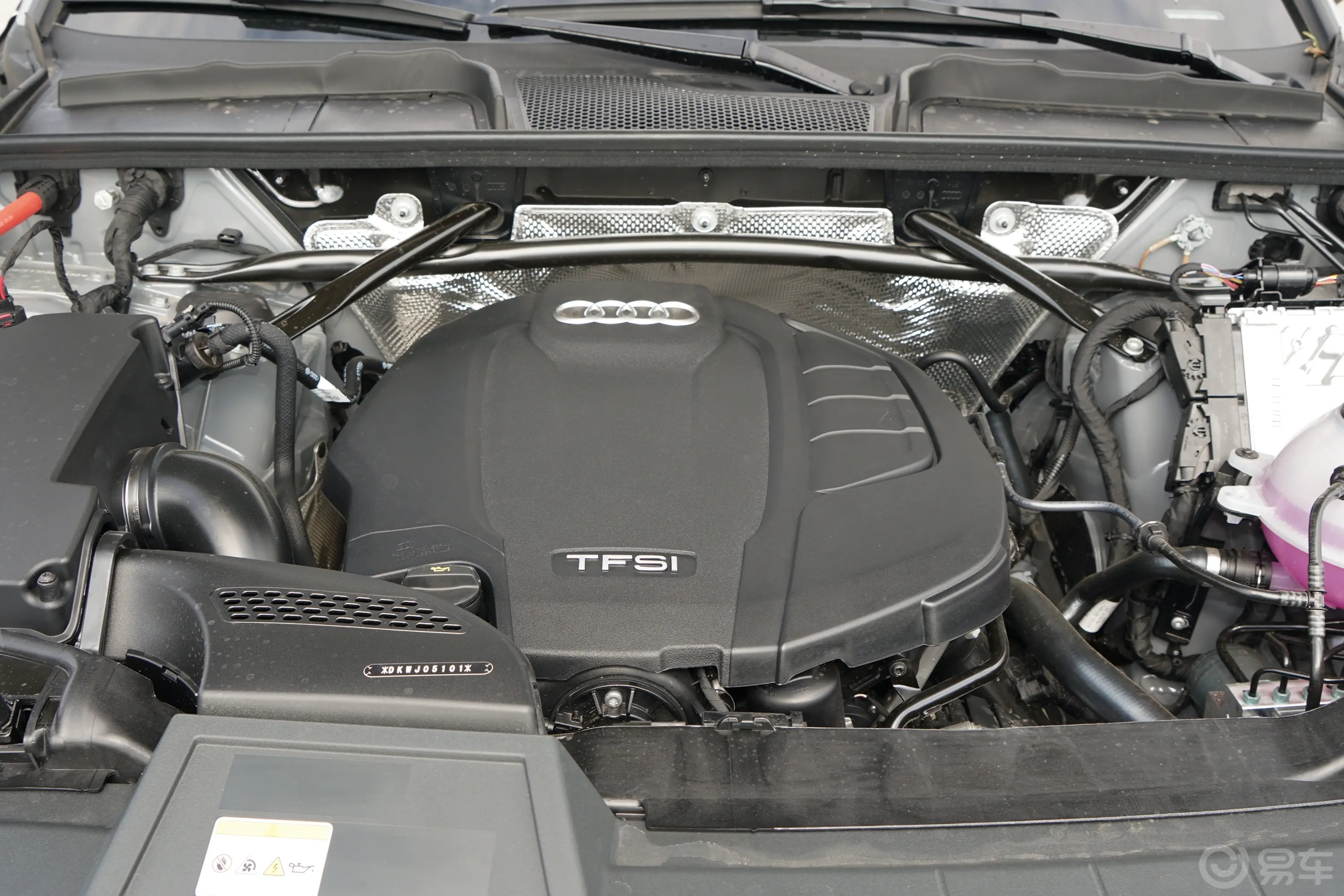 奥迪Q5L Sportback改款 45 TFSI 臻选型发动机特写