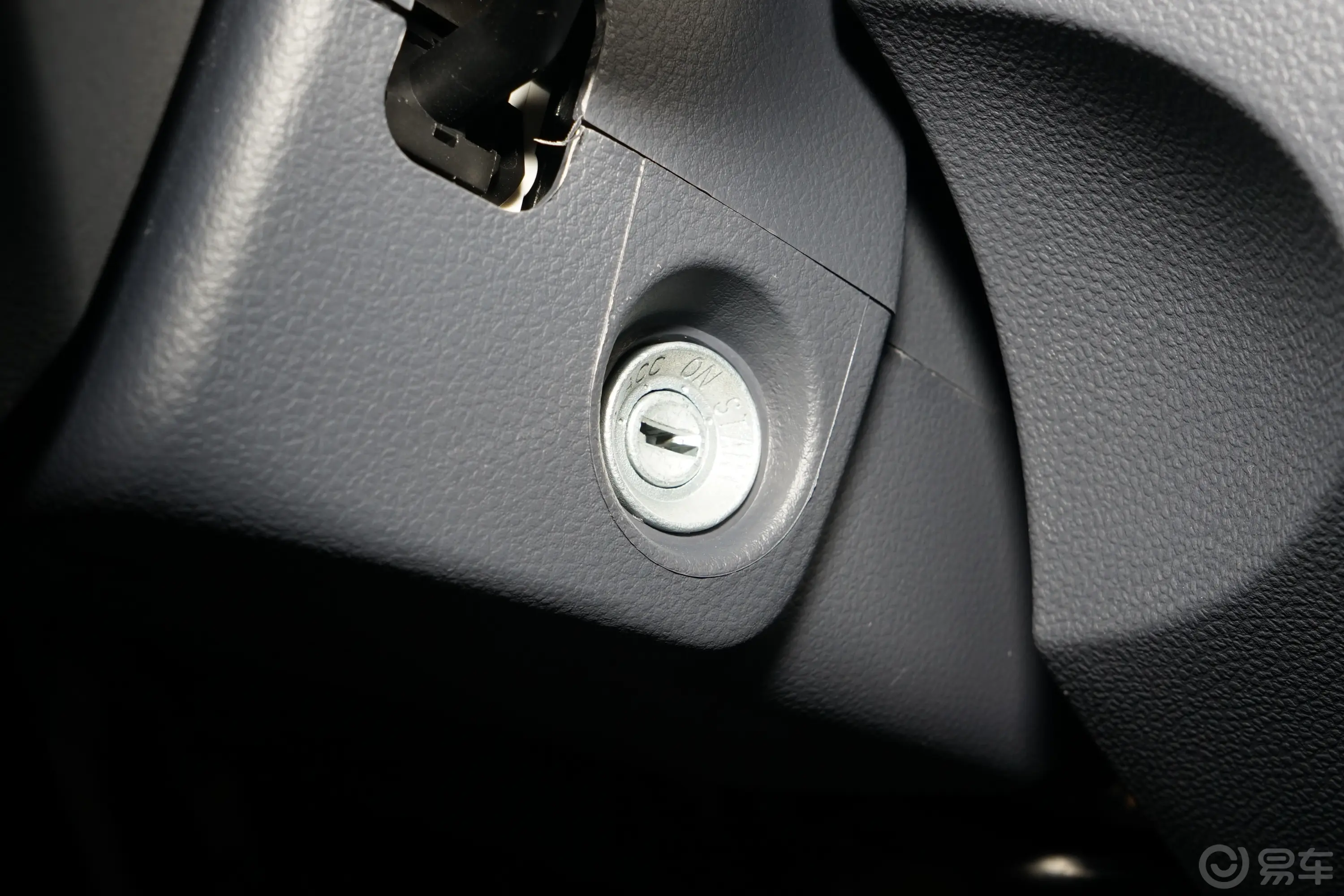 金杯小海狮X301.5L 厢货财富型空调版 2/5座 CNG钥匙孔或一键启动按键