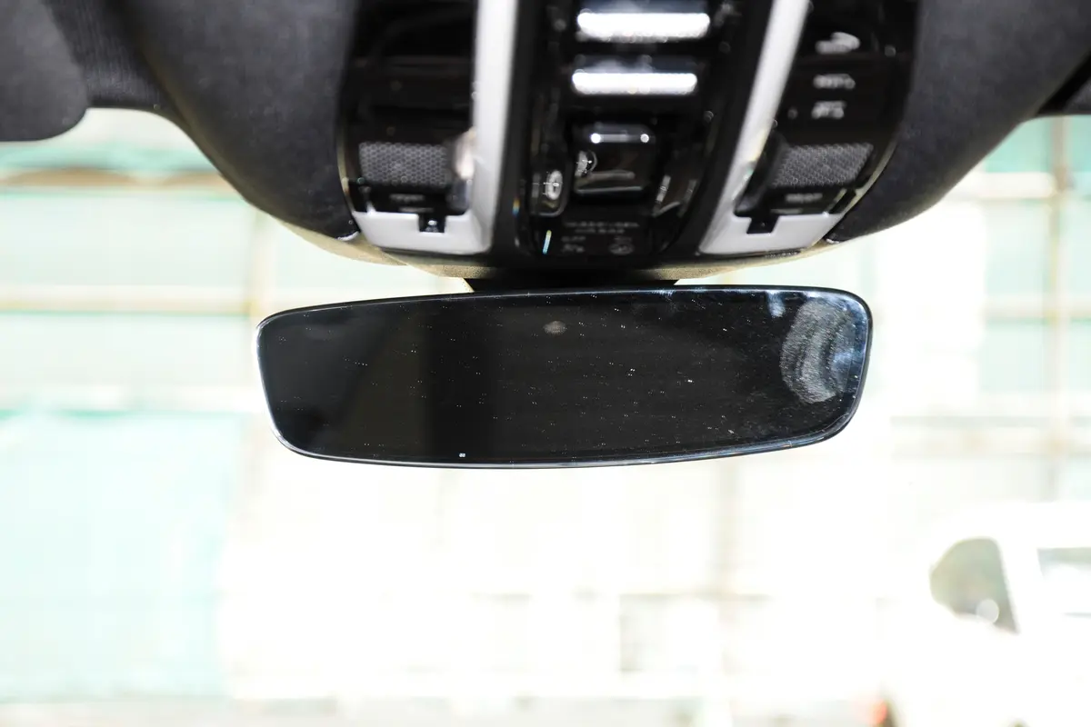 Panamera E-Hybrid改款 Panamera 4 行政加长铂金版 2.9T内后视镜