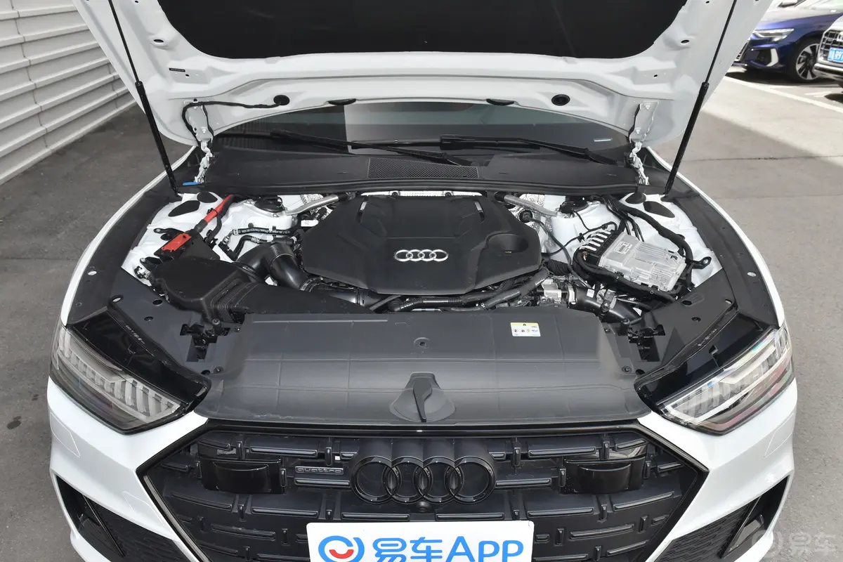 奥迪A7L55 TFSI quattro S-line 志远型 曜黑套装发动机舱整体