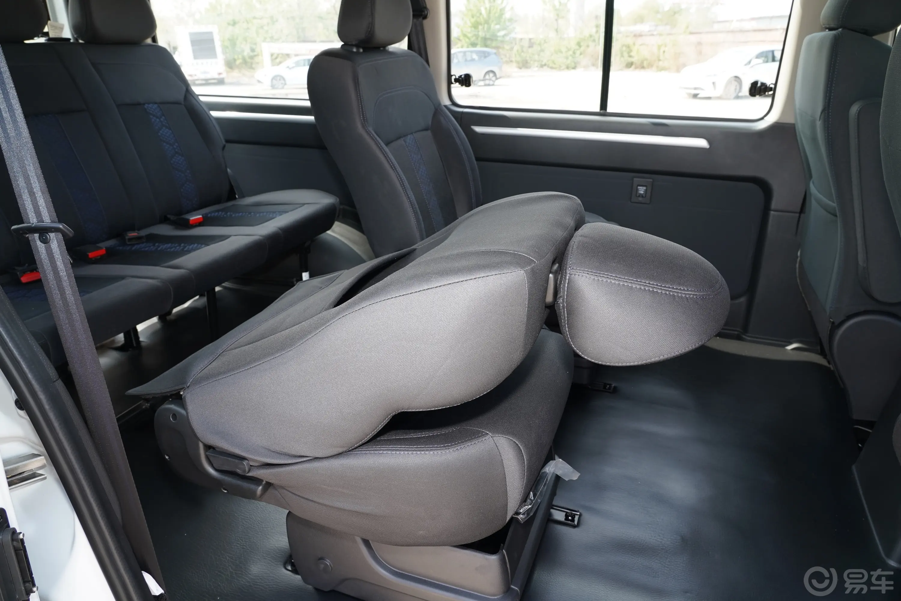 菱智M5 EV客运版 401km 标准型 7座后排空间