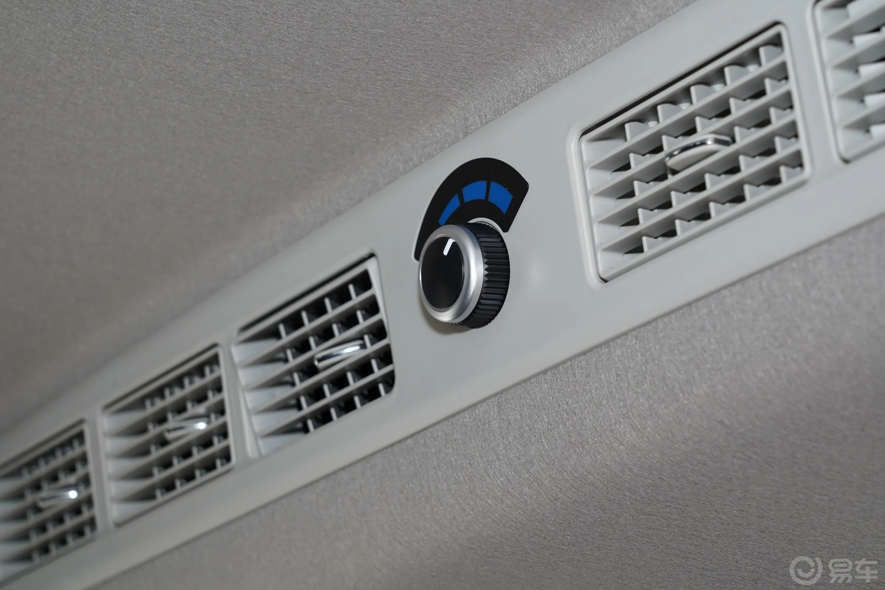 菱智M5L 1.6L 舒适型 9座后排空调控制键