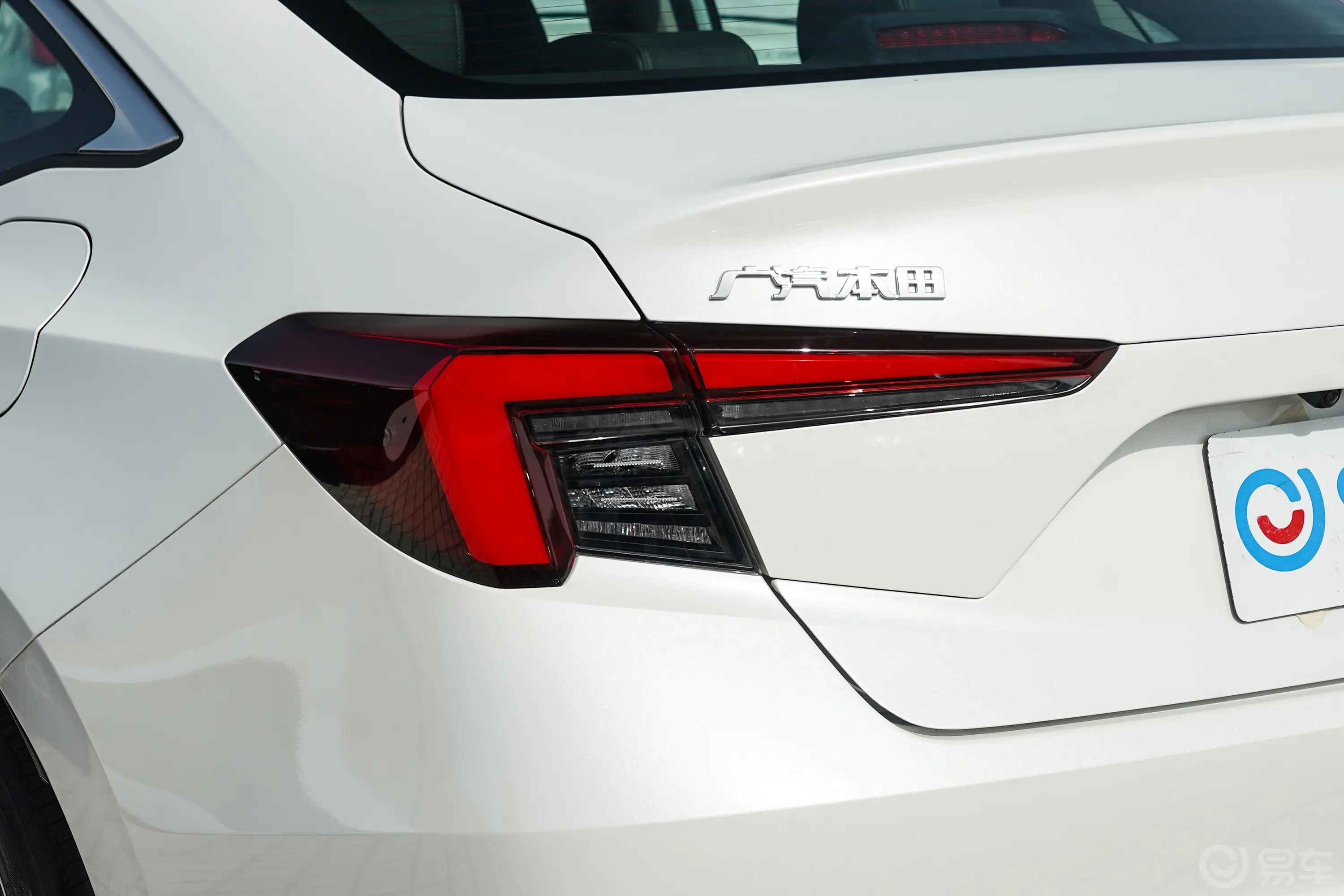 型格240TURBO CVT豪华版外观灯组