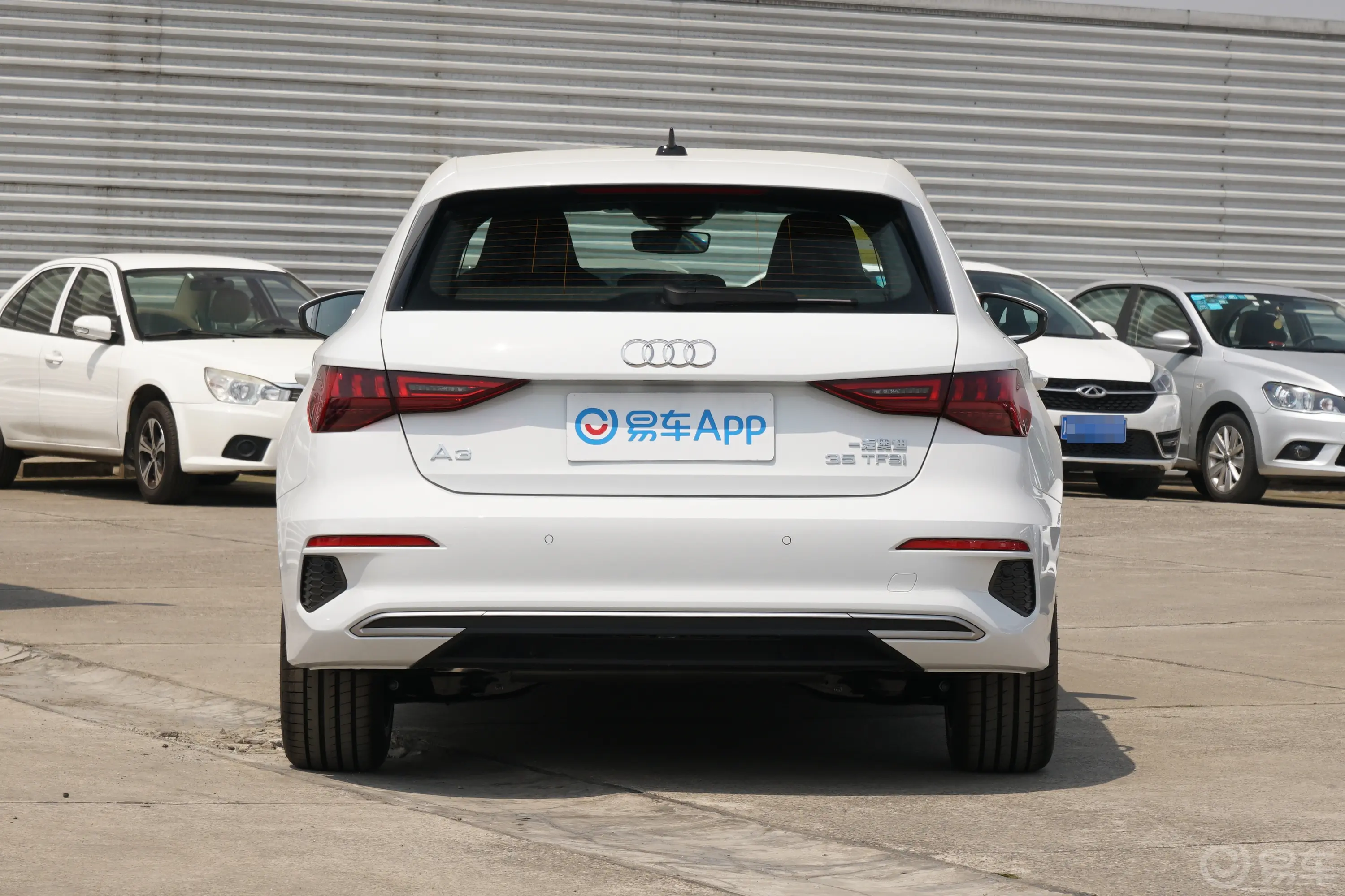 奥迪A3Sportback 35 TFSI 进取致雅型正后水平