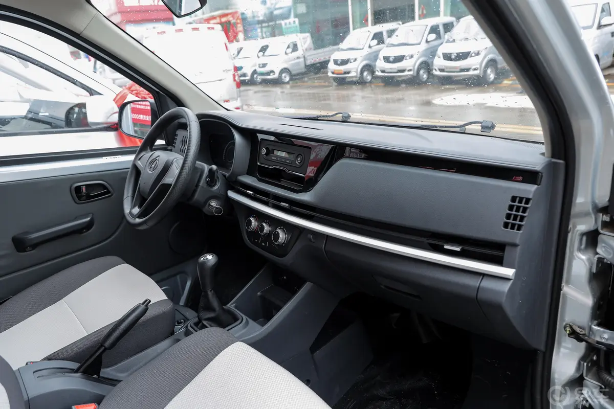 长安星卡1.5L 双排2.55米载货汽车标准型内饰全景副驾驶员方向