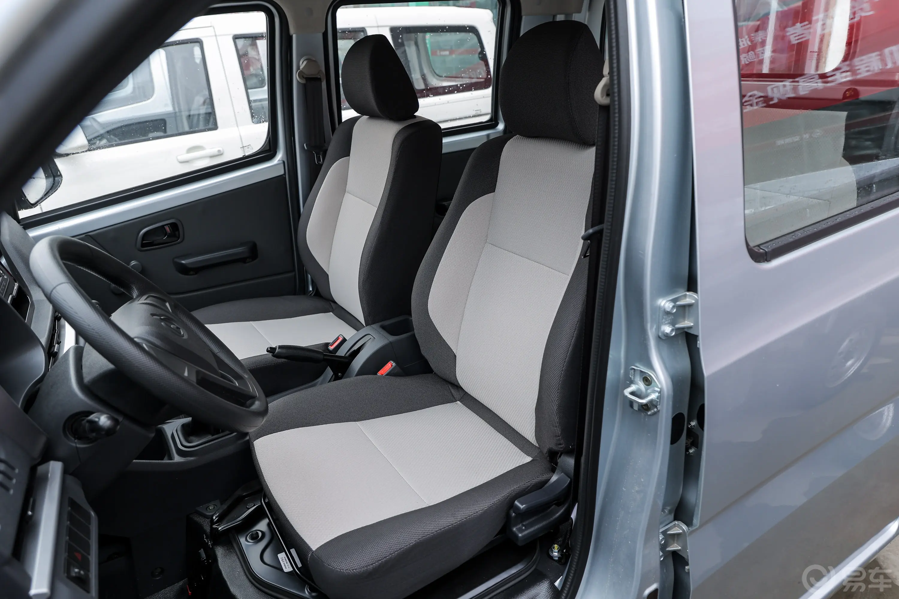 长安星卡1.5L 双排2.55米载货汽车标准型驾驶员座椅