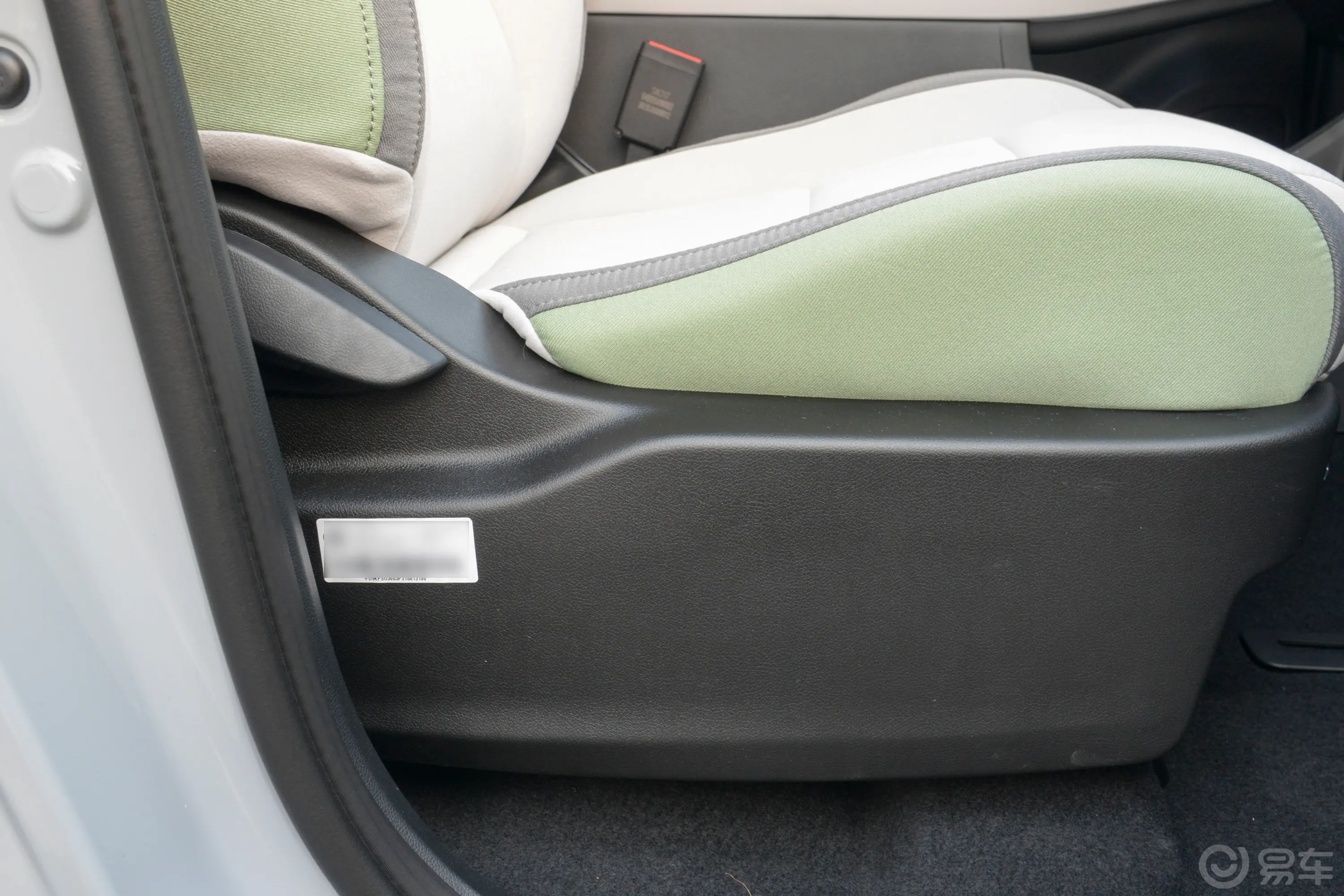 AION YPlus 610km 610 乐享版 三元锂副驾座椅调节