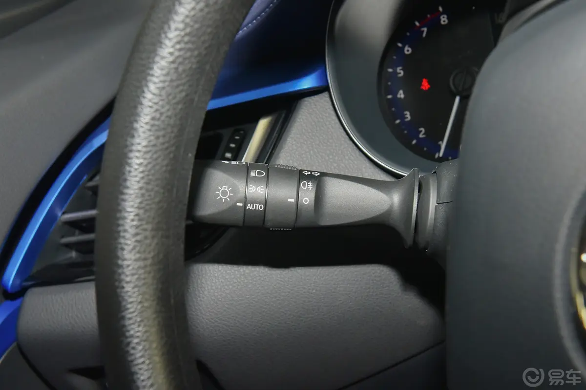 丰田C-HR2.0L 舒适版灯光控制区