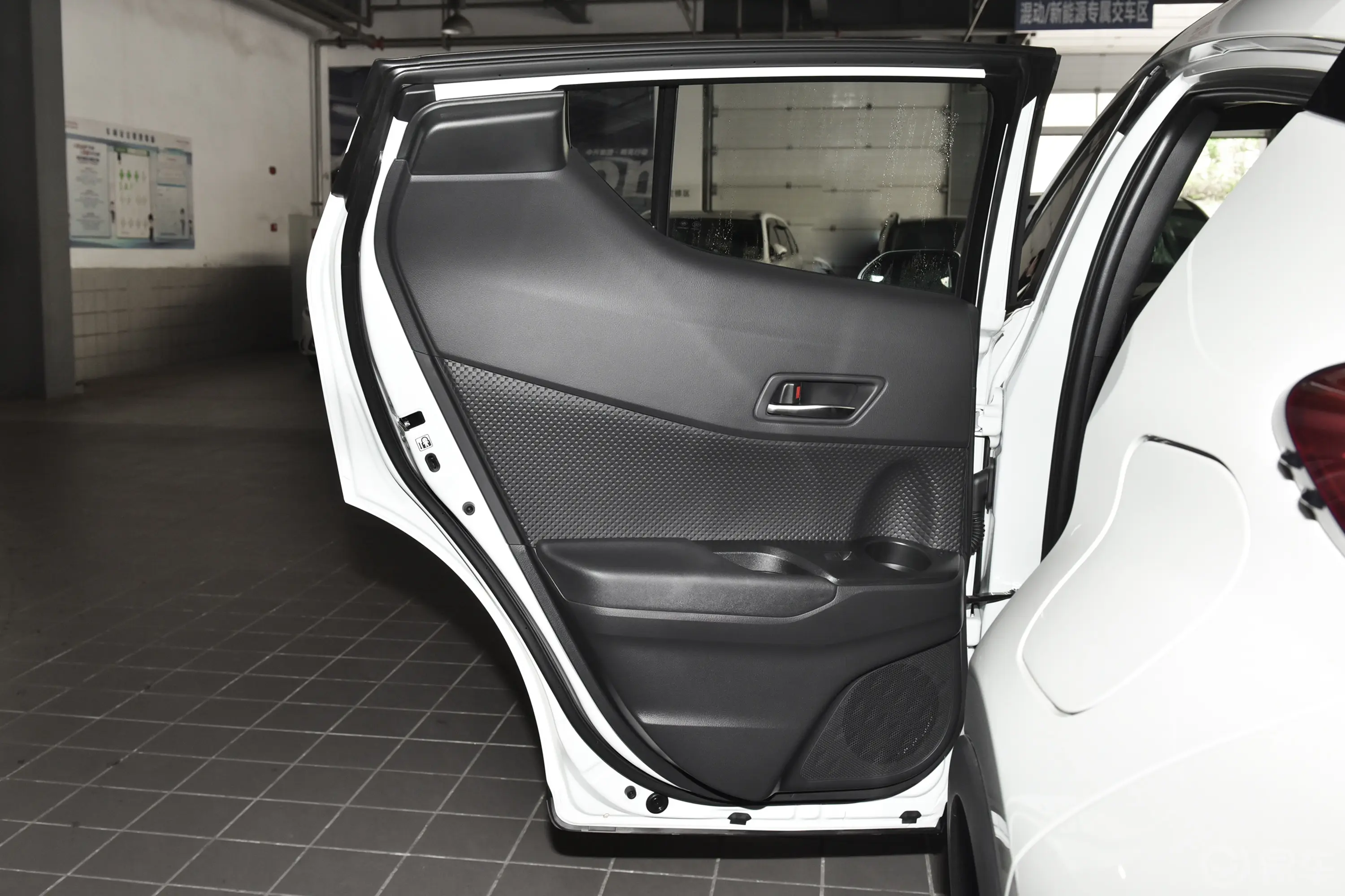 丰田C-HR2.0L 舒适版驾驶员侧后车门