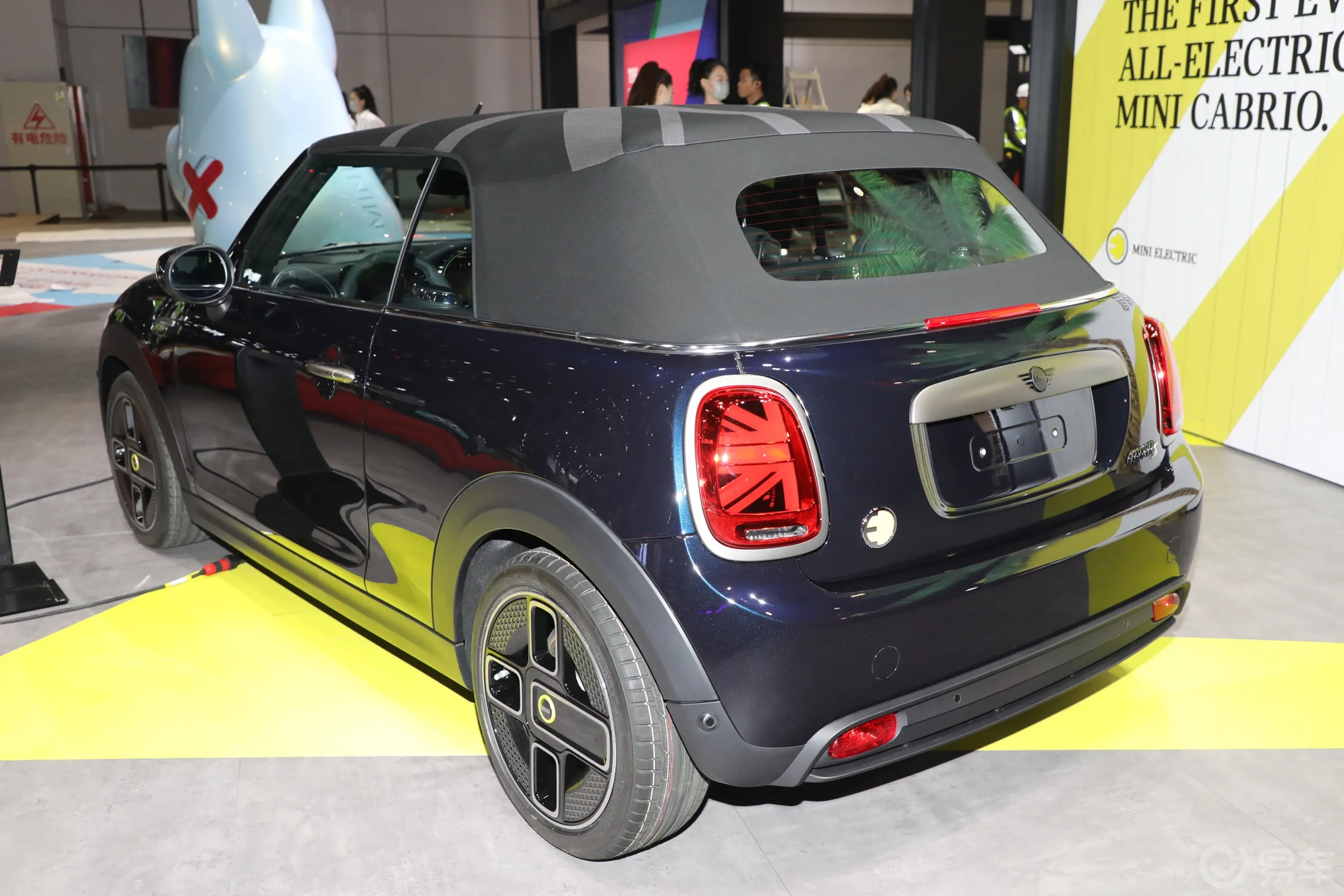 MINI新能源(进口)COOPER SE 敞篷版外观