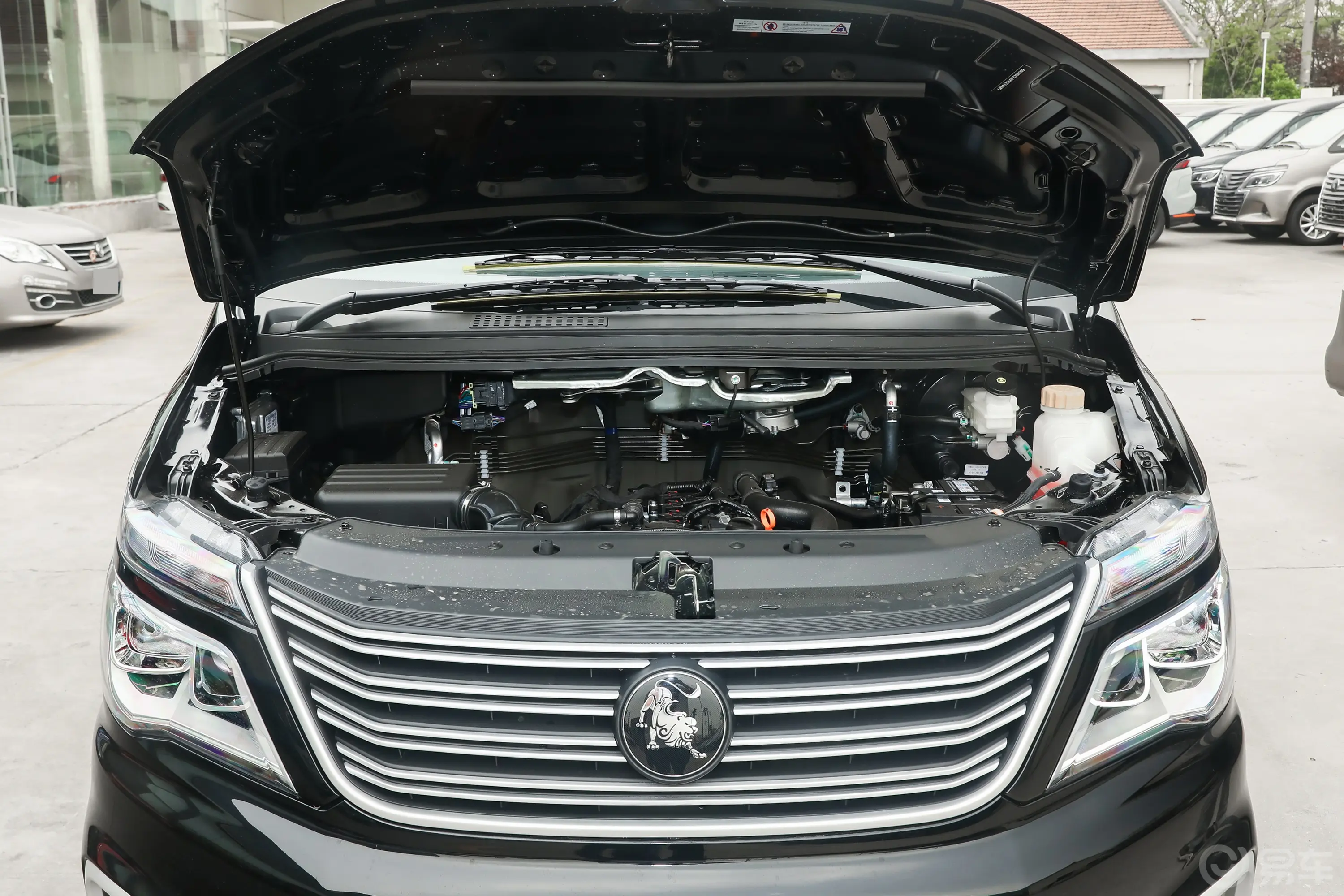 菱智V3 1.6L 基本型 2座发动机舱整体