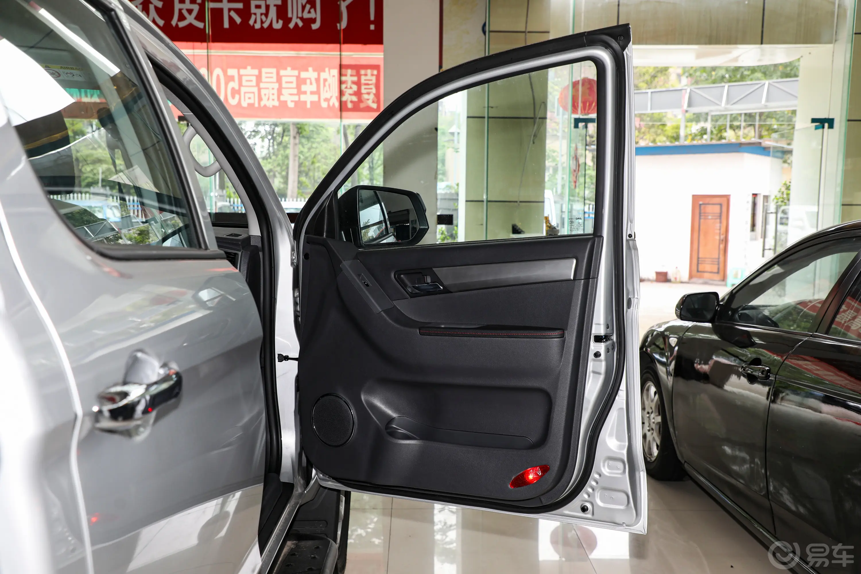 江淮T6工程版 2.0T 四驱长轴豪华型 柴油副驾驶员车门
