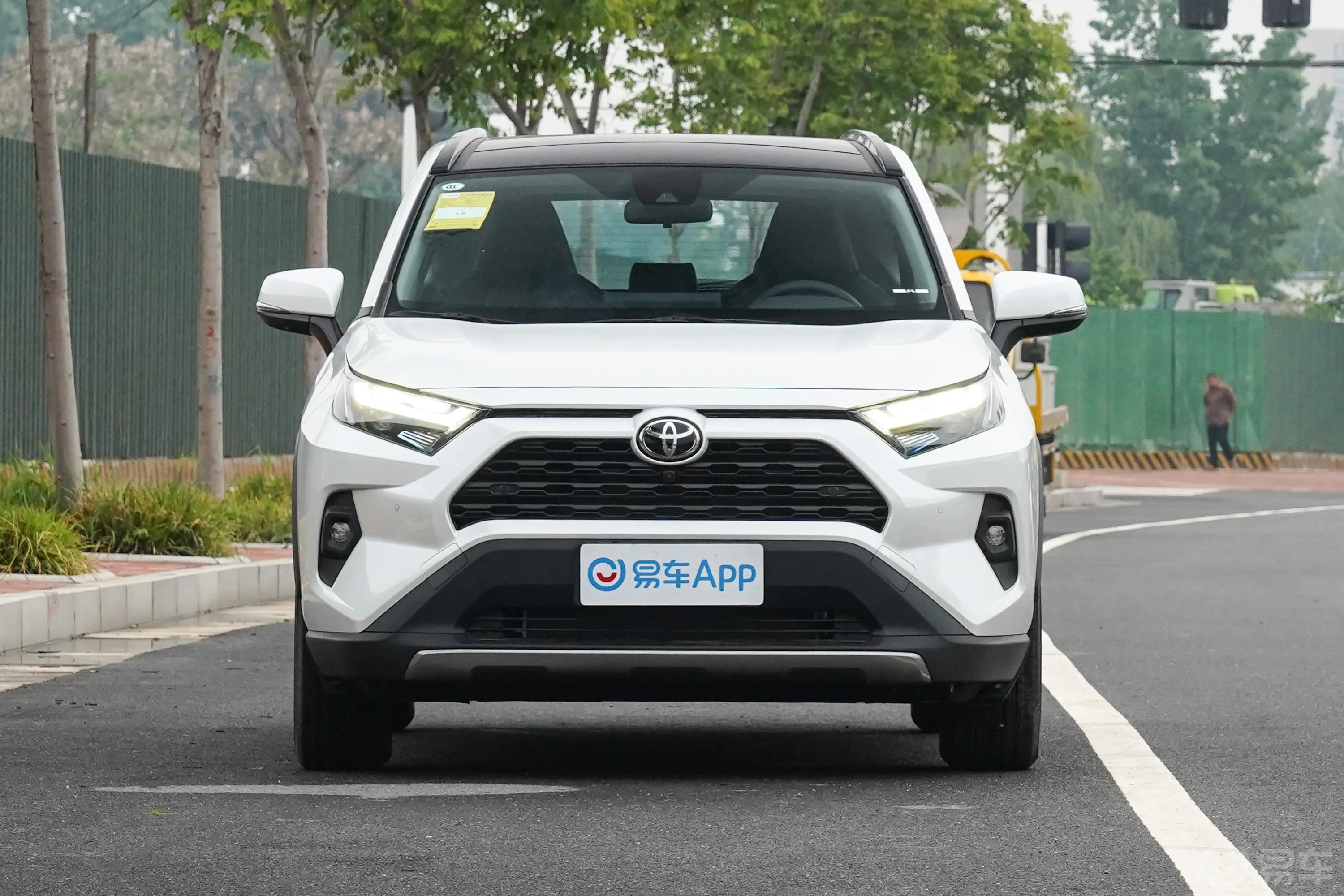 RAV4荣放2.0L 两驱风尚PLUS版正前水平