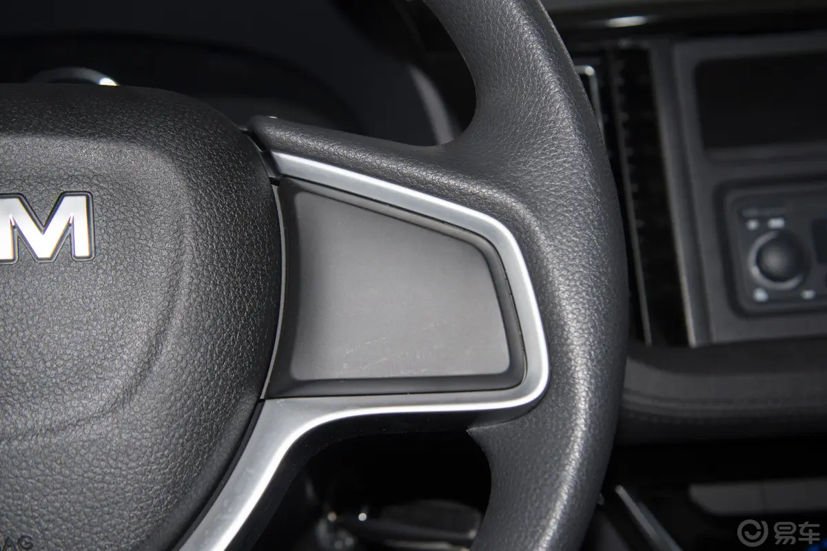 瑞迈2.4L 四驱标轴驰迈版 汽油右侧方向盘功能按键