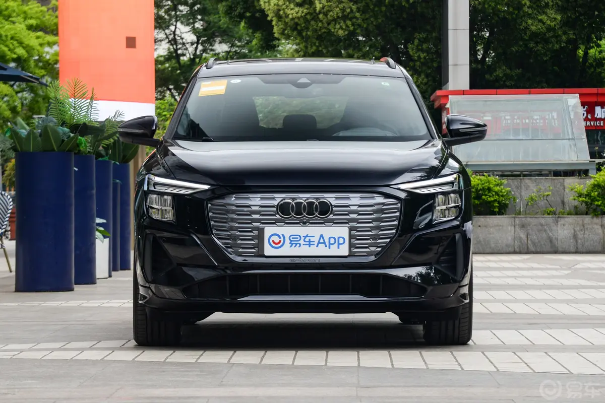 奥迪Q5 e-tron40 e-tron 闪耀型 机甲套装正前水平