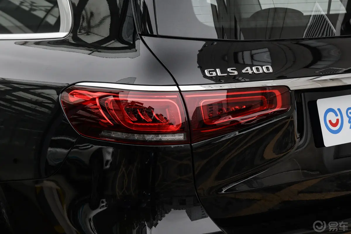 奔驰GLS改款 GLS 400 4MATIC尾灯侧45度俯拍