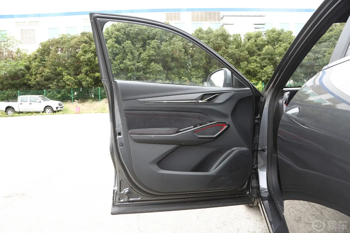 长安欧尚X5 PLUS改款 1.5T 领航型驾驶员侧前车门