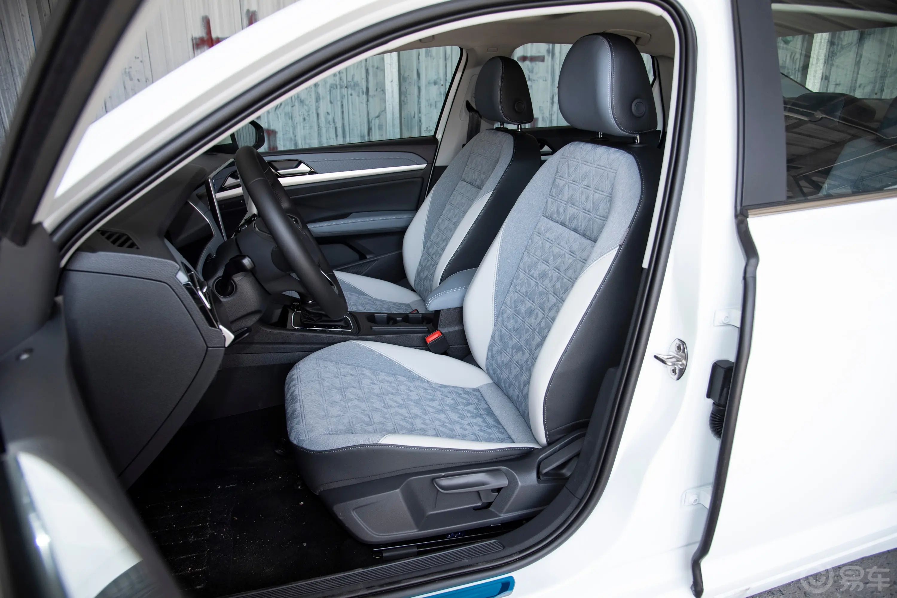 朗逸改款 1.5L 自动满逸版驾驶员座椅