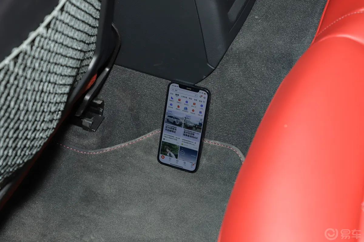 奥迪S4Avant 3.0T后排地板中间位置