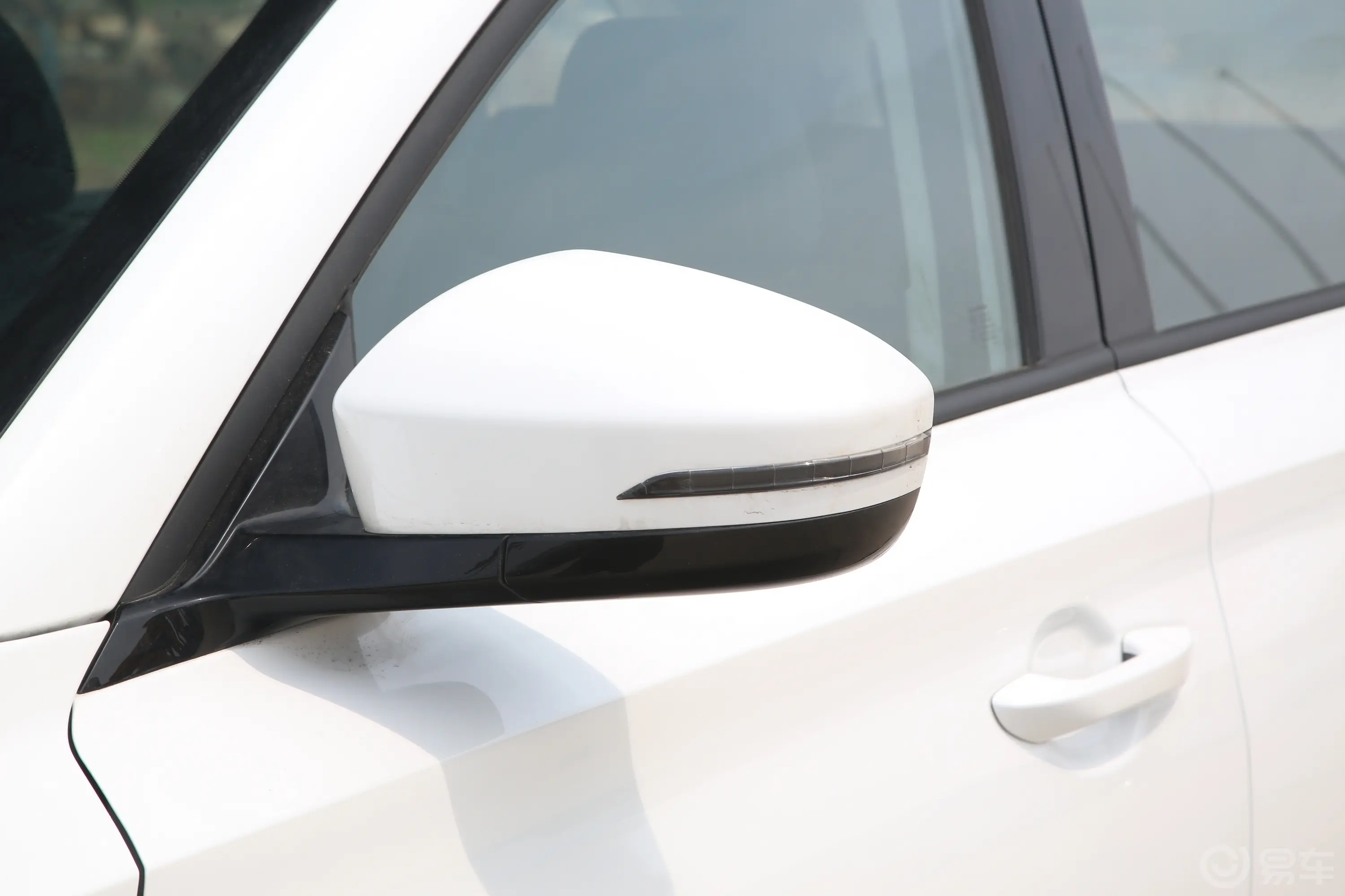 长安欧尚X7 PLUS畅享版 1.5T 手动家悦型 7座主驾驶后视镜背面