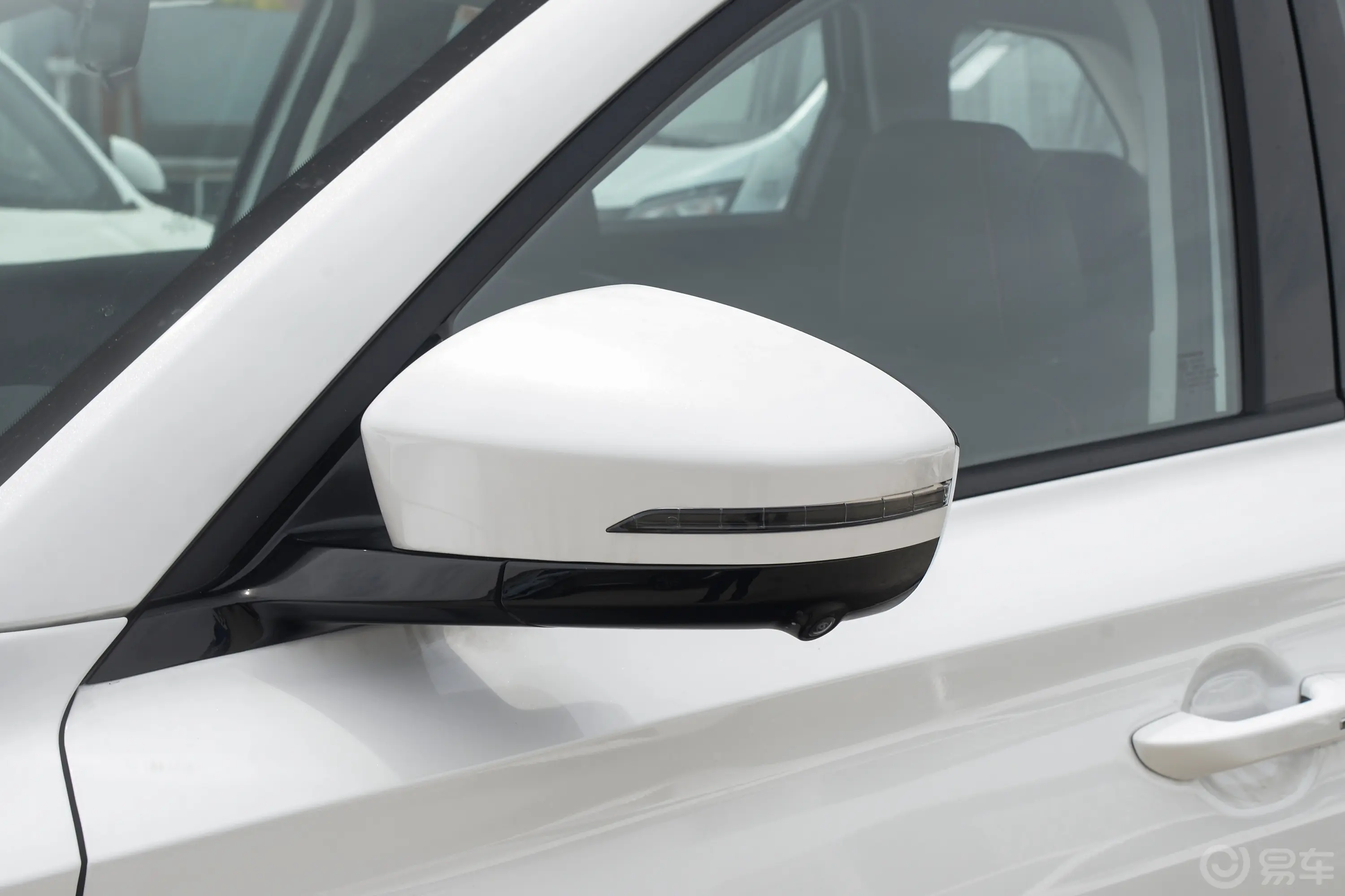 长安欧尚X7 PLUS畅享版 1.5T 双离合尊贵型 5座主驾驶后视镜背面