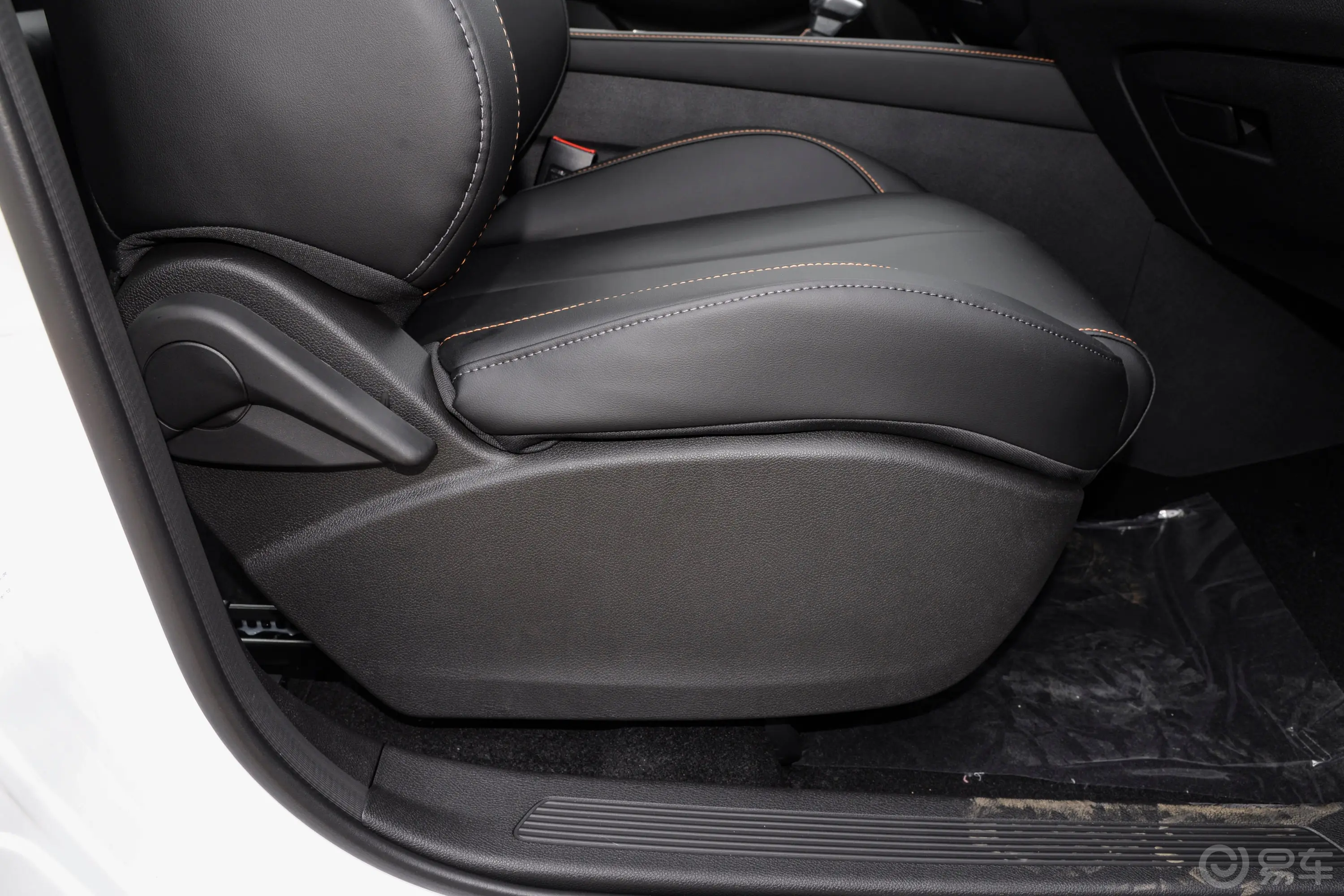 长安欧尚X7 PLUS畅享版 1.5T 双离合尊贵型 5座副驾座椅调节