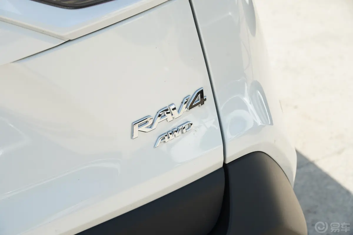 RAV4荣放2.0L 四驱探险PLUS版外观细节