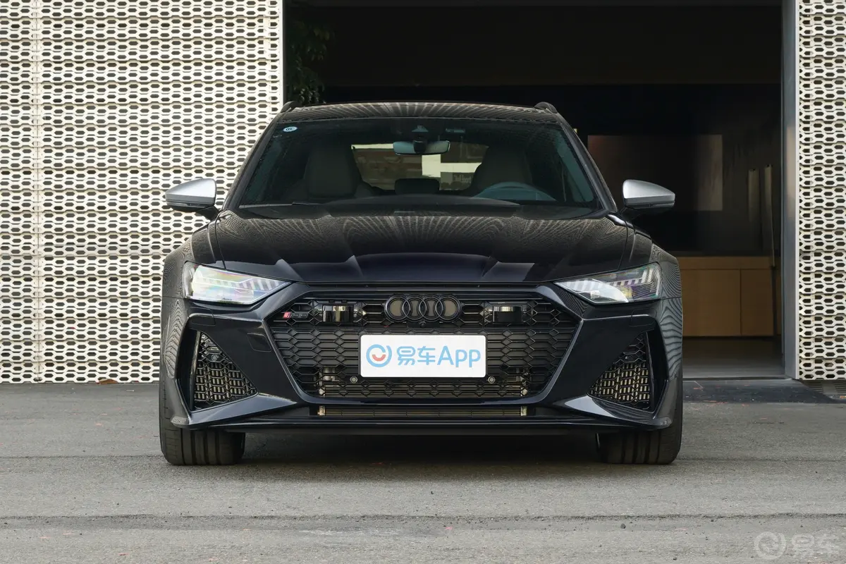 奥迪RS 64.0T Avant正前水平