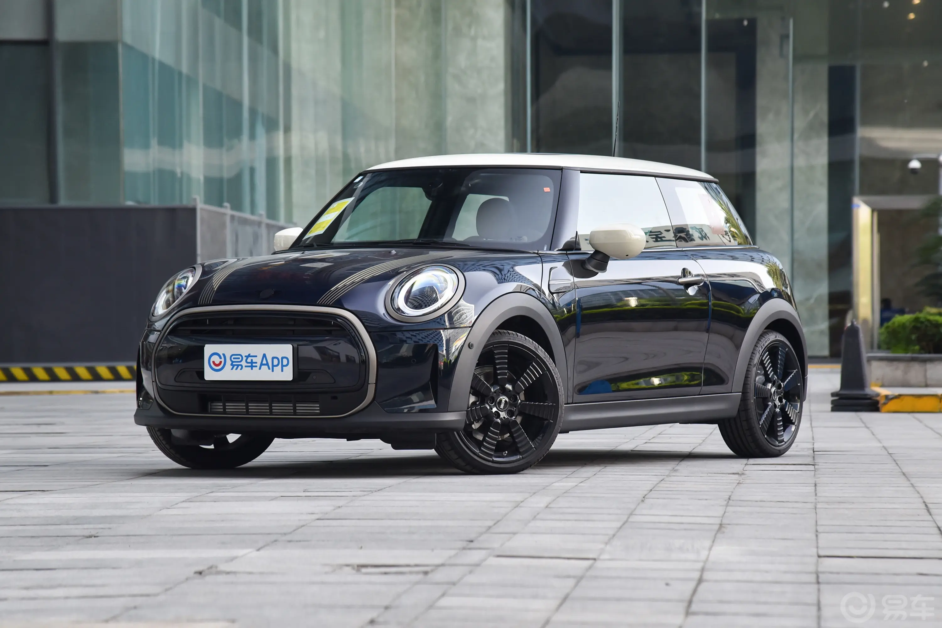 MINI1.5T COOPER 执迷版侧前45度车头向左水平