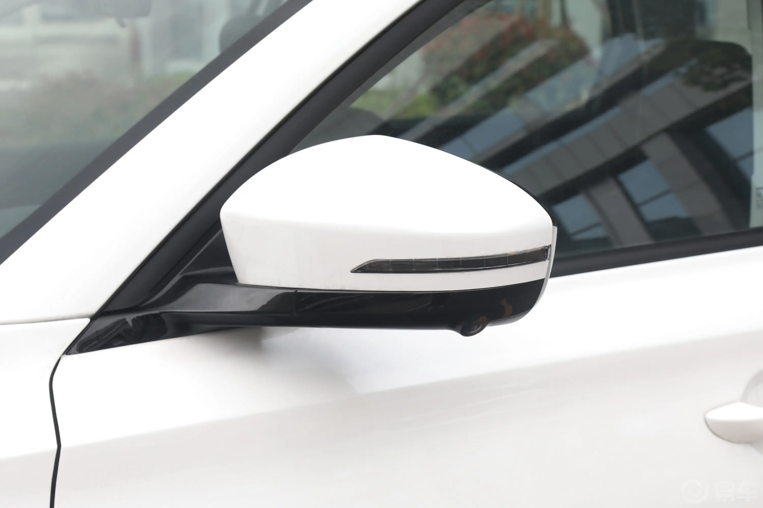 长安欧尚X7 PLUS畅享版 1.5T 双离合尊贵型 7座主驾驶后视镜背面