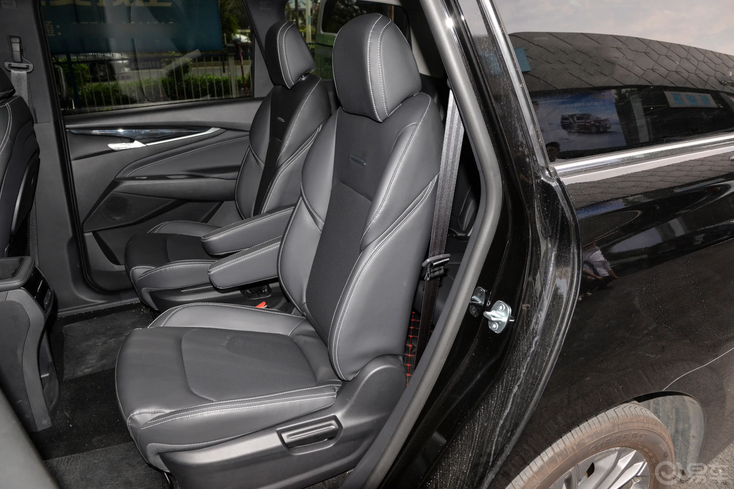 大通G50PLUS 幸福推荐款 1.5T 护航版后备箱内座椅放倒按钮
