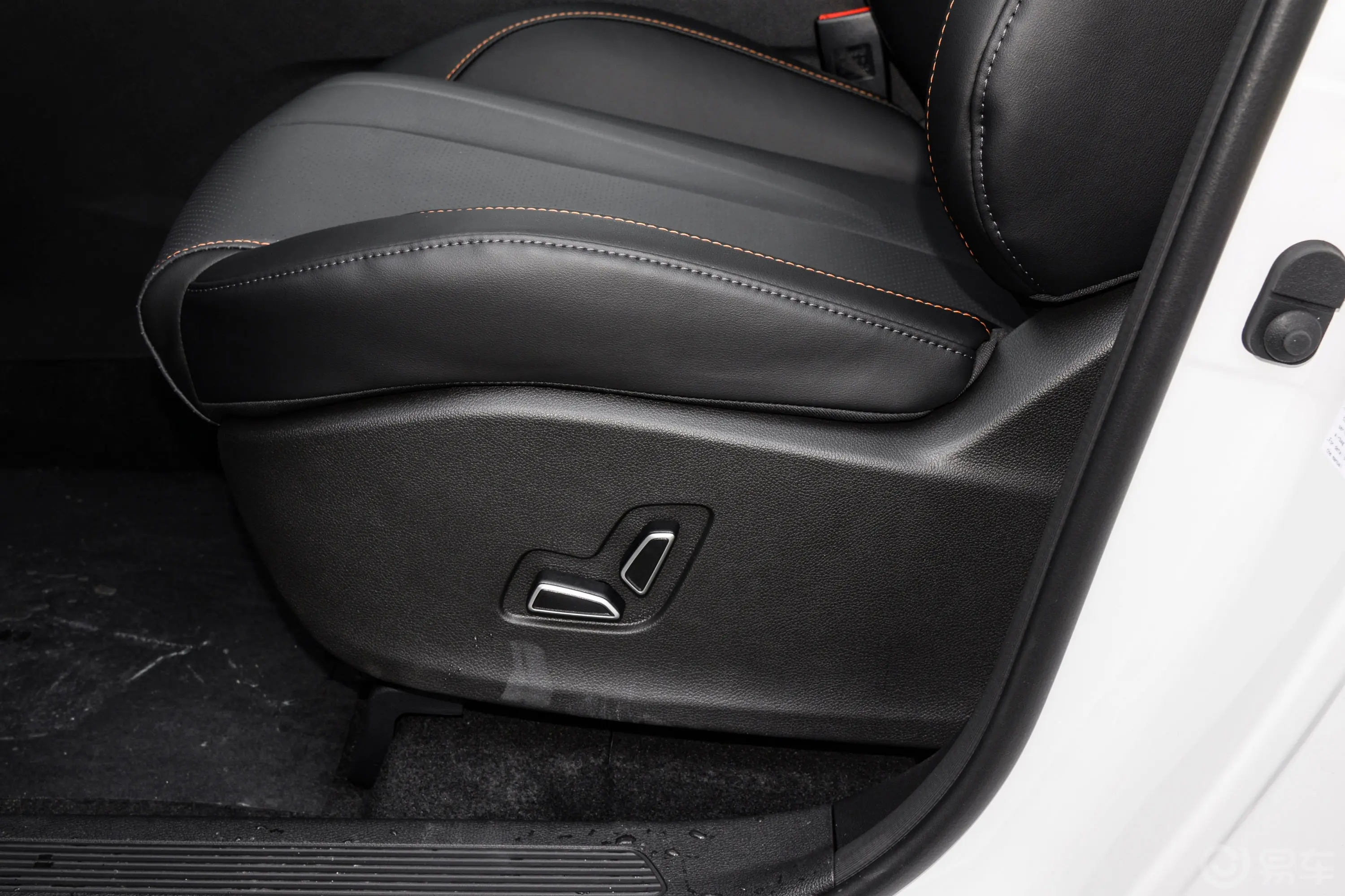 长安欧尚X7 PLUS畅享版 1.5T 双离合领航型 7座主驾座椅调节