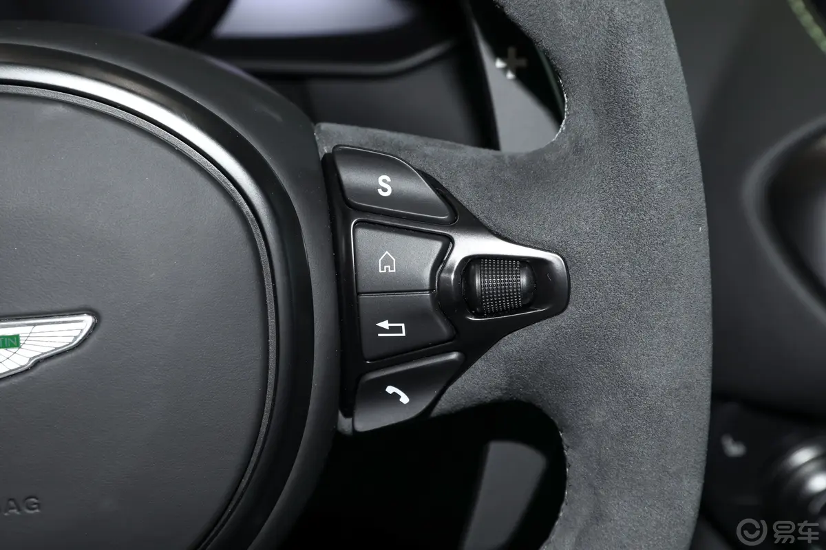 V8 VantageF1 Edition Coupe右侧方向盘功能按键