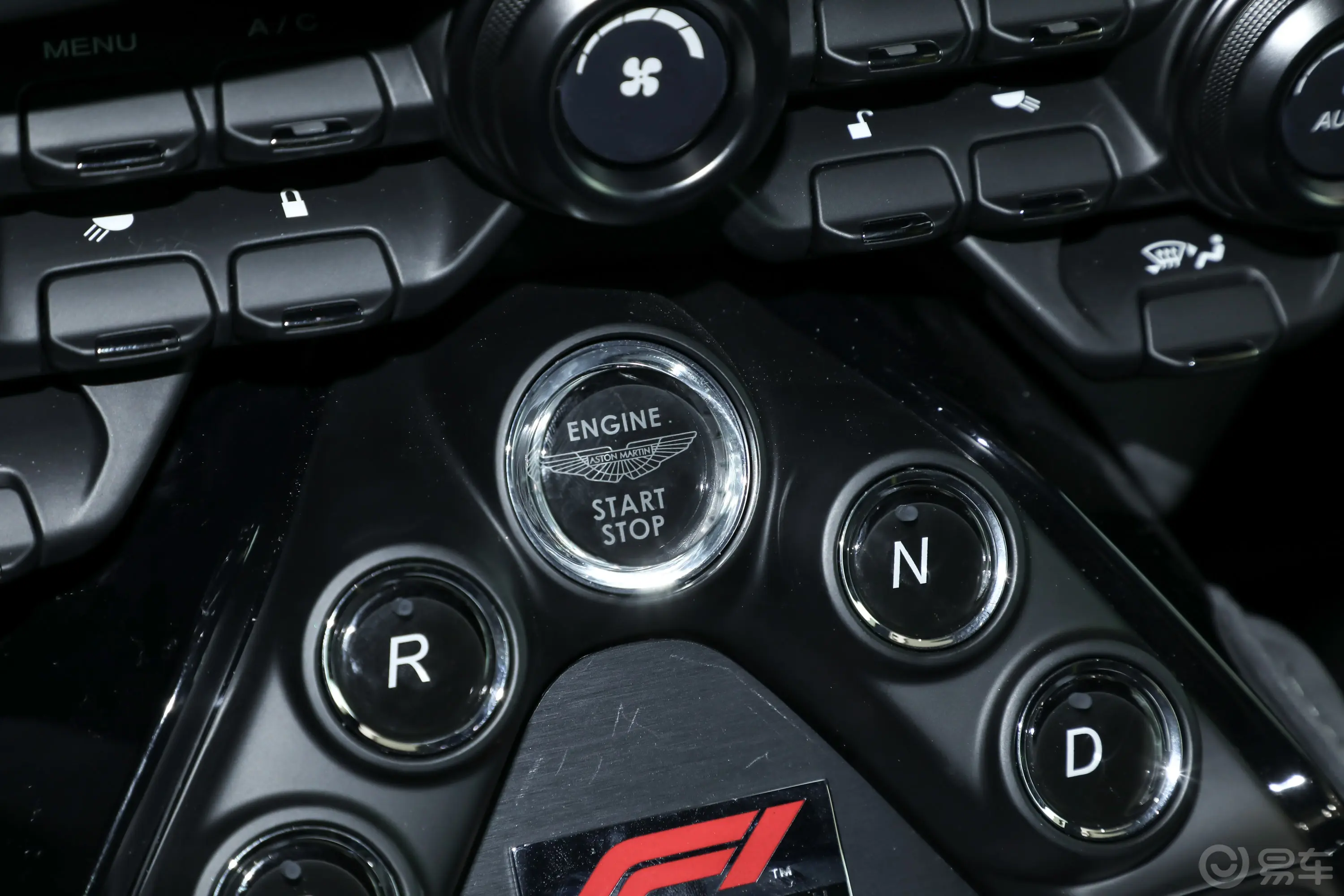 V8 VantageF1 Edition Coupe钥匙孔或一键启动按键