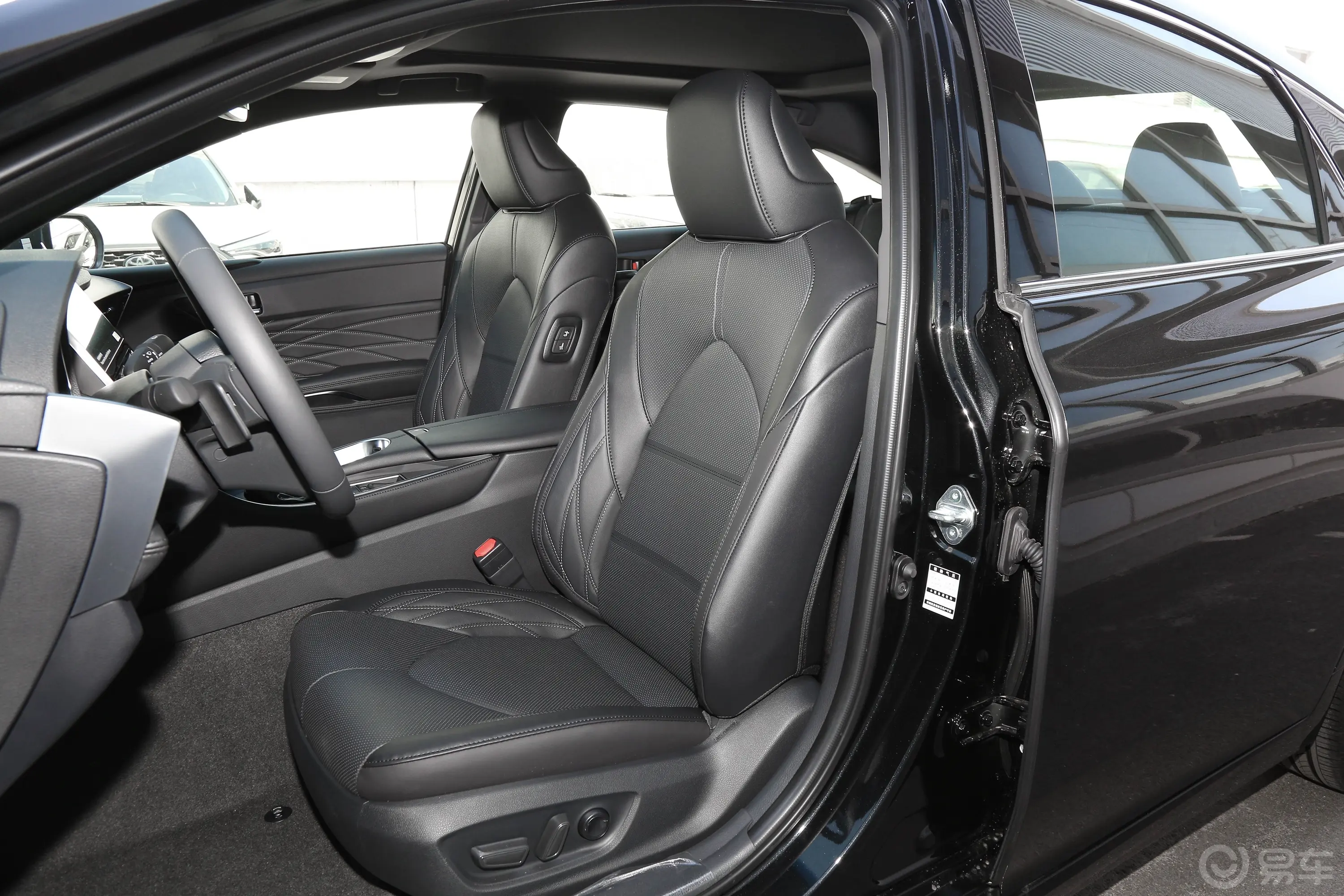 亚洲龙2.5L 自动Touring尊贵版驾驶员座椅