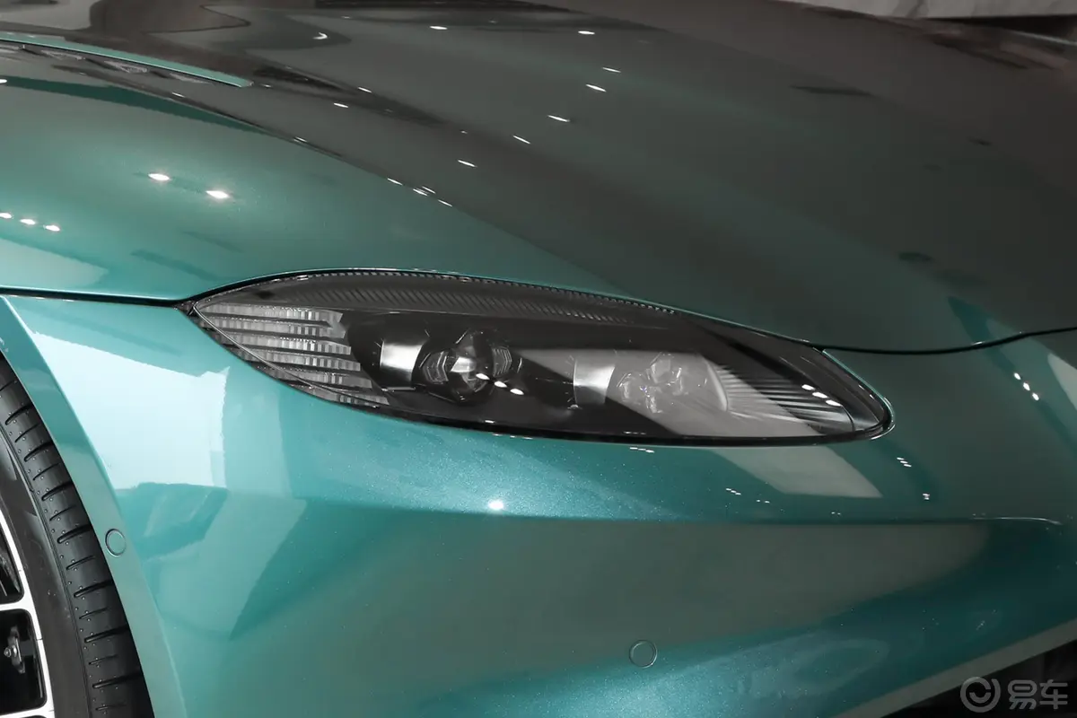 V8 VantageF1 Edition Coupe外观灯组
