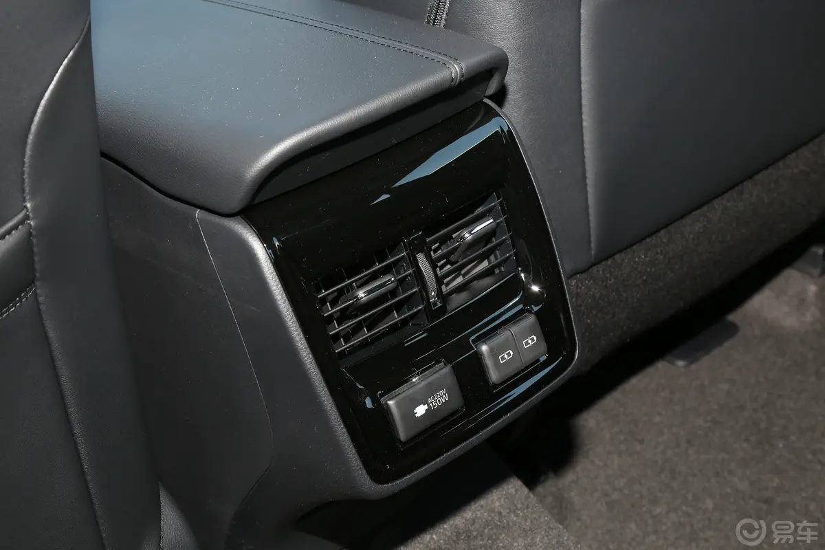 亚洲龙2.5L 自动Touring尊贵版后排空调控制键