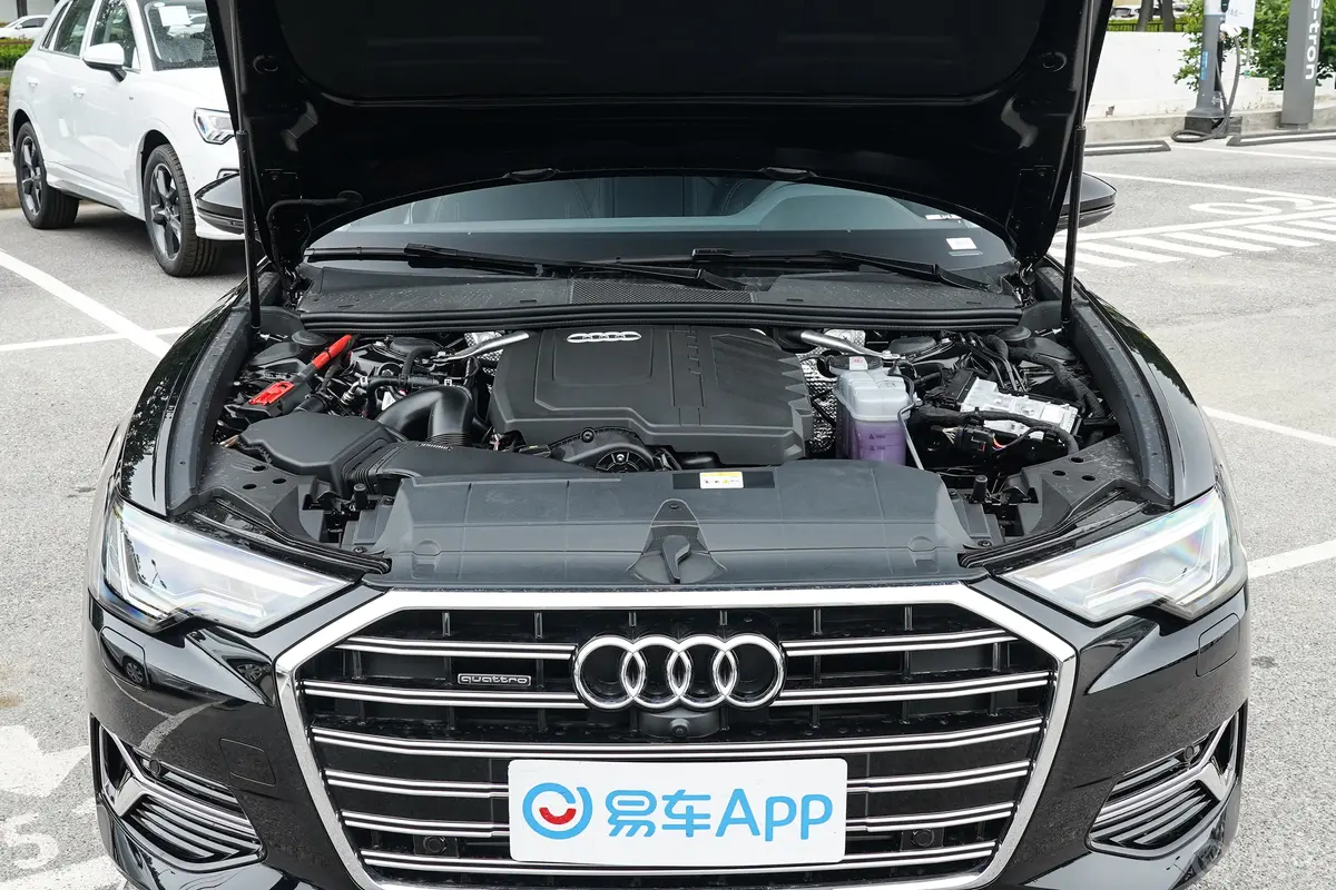 奥迪A6L改款 45 TFSI quattro 臻选致雅型发动机舱整体