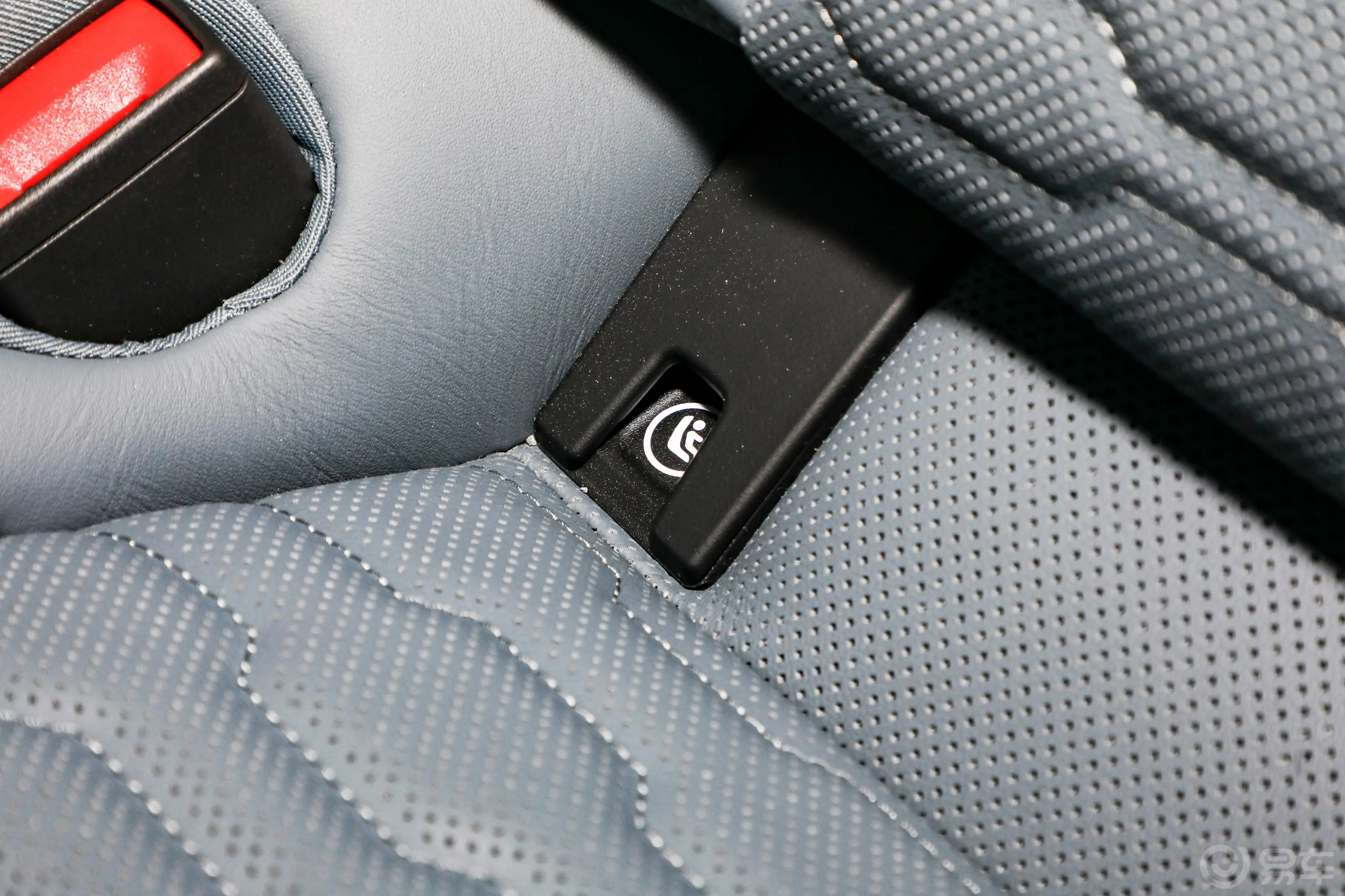 奥迪RS e-tron GT495km儿童座椅接口