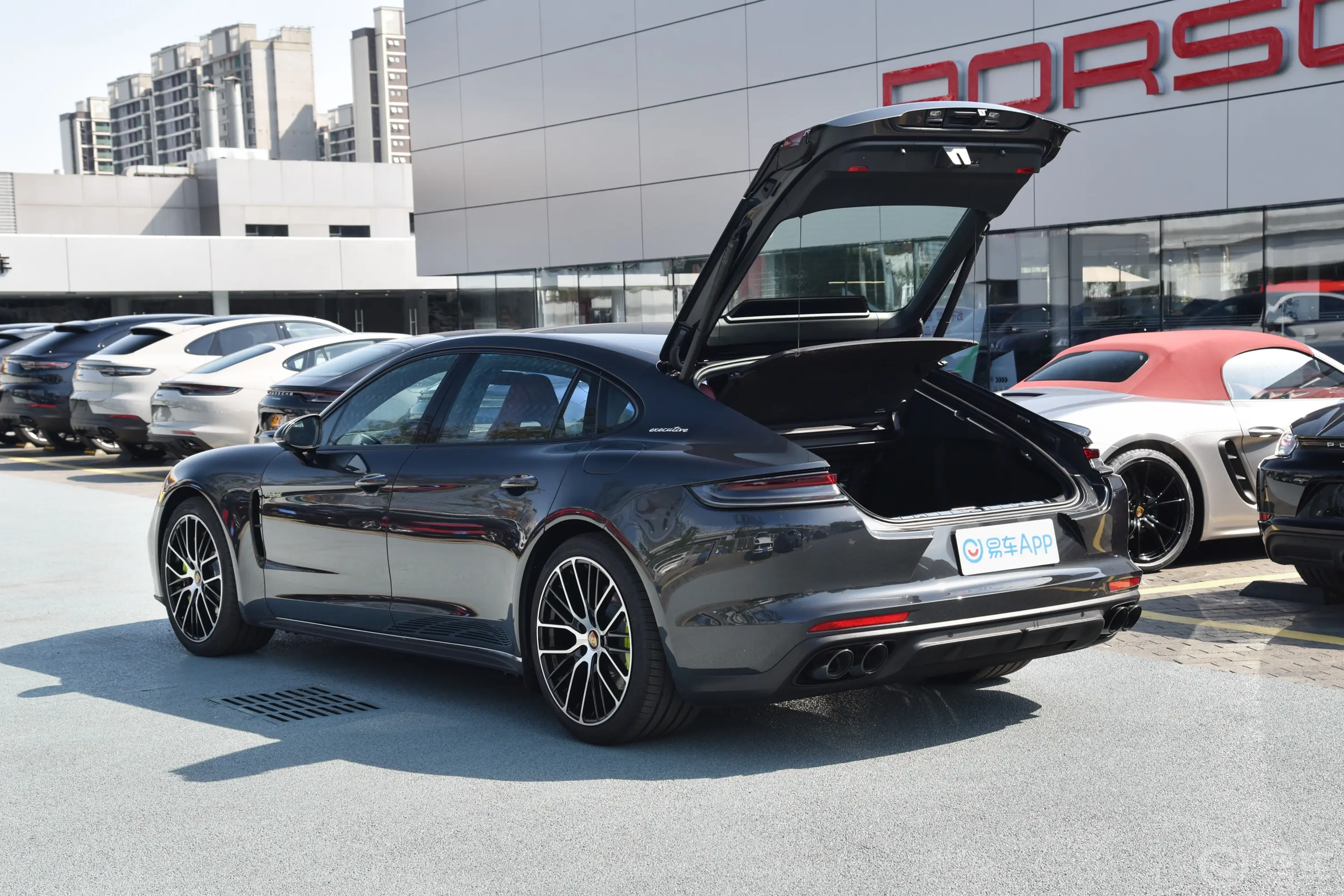 Panamera E-HybridPanamera 4 2.9T后备厢开启45度侧拍