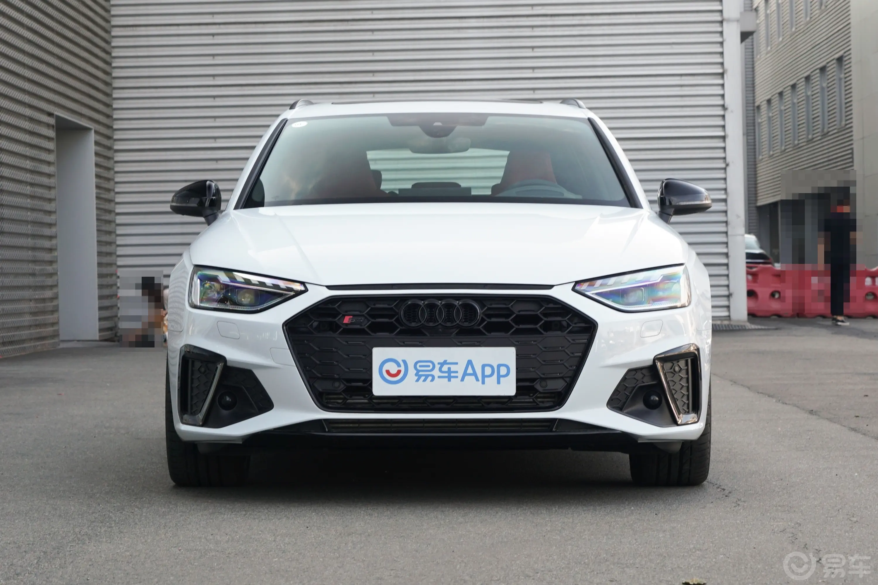 奥迪S4Avant 3.0T正前水平