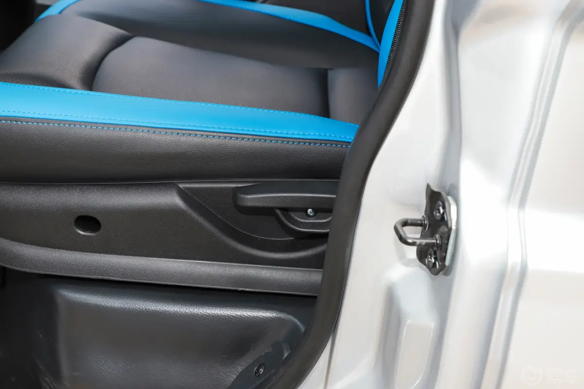 瑞驰新能源EC35V267km 标准版主驾座椅调节