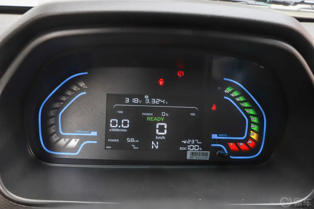 瑞驰新能源EC35V267km 标准版主驾驶位