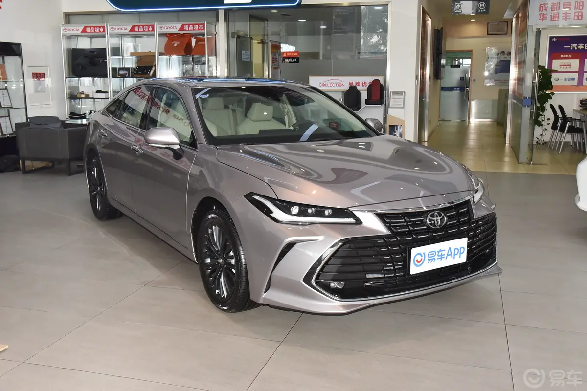 亚洲龙2.0L CVT XLE尊享版侧前45度车头向右水平