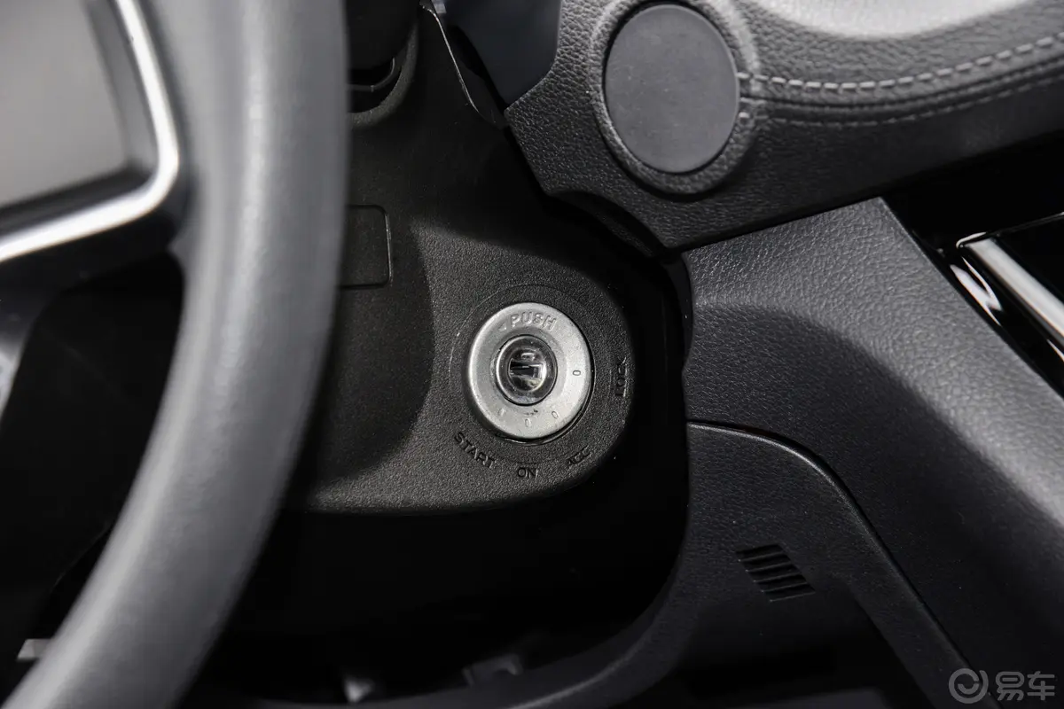 瑞迈2.5T 四驱标轴豪迈版 柴油钥匙孔或一键启动按键