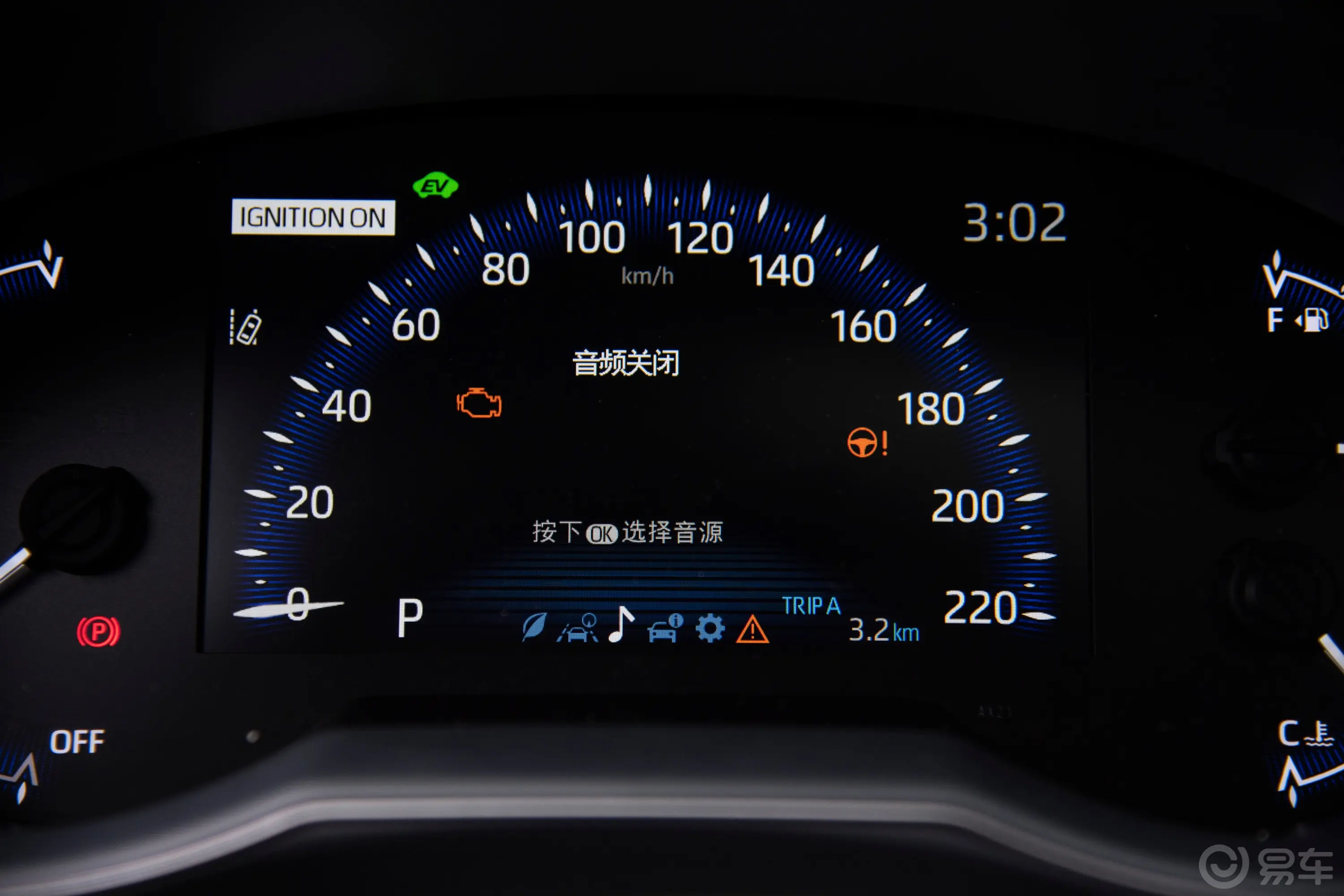 丰田C-HR双擎 2.0L 领先版主驾驶位