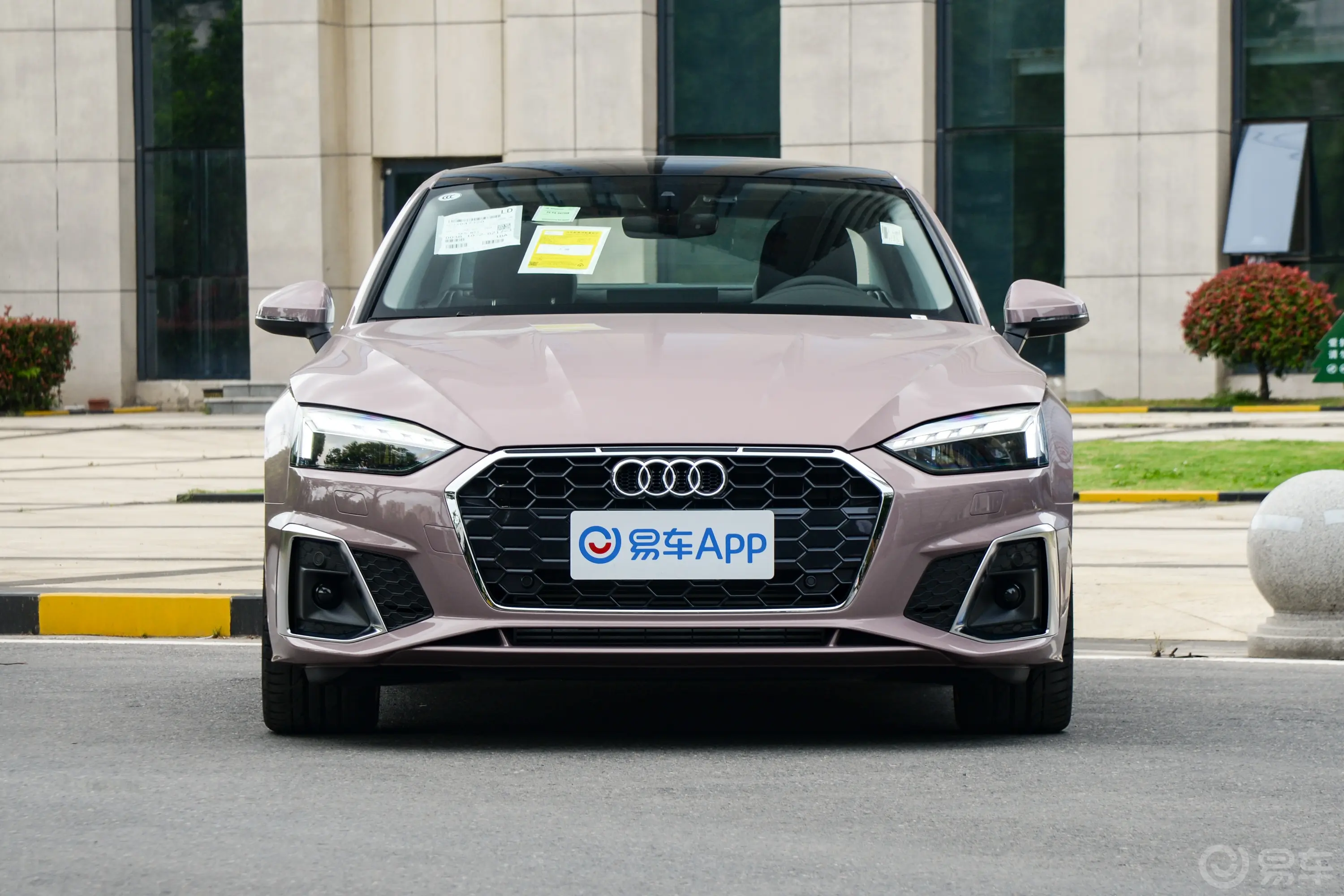 奥迪A5Coupe 40 TFSI 时尚动感型正前水平