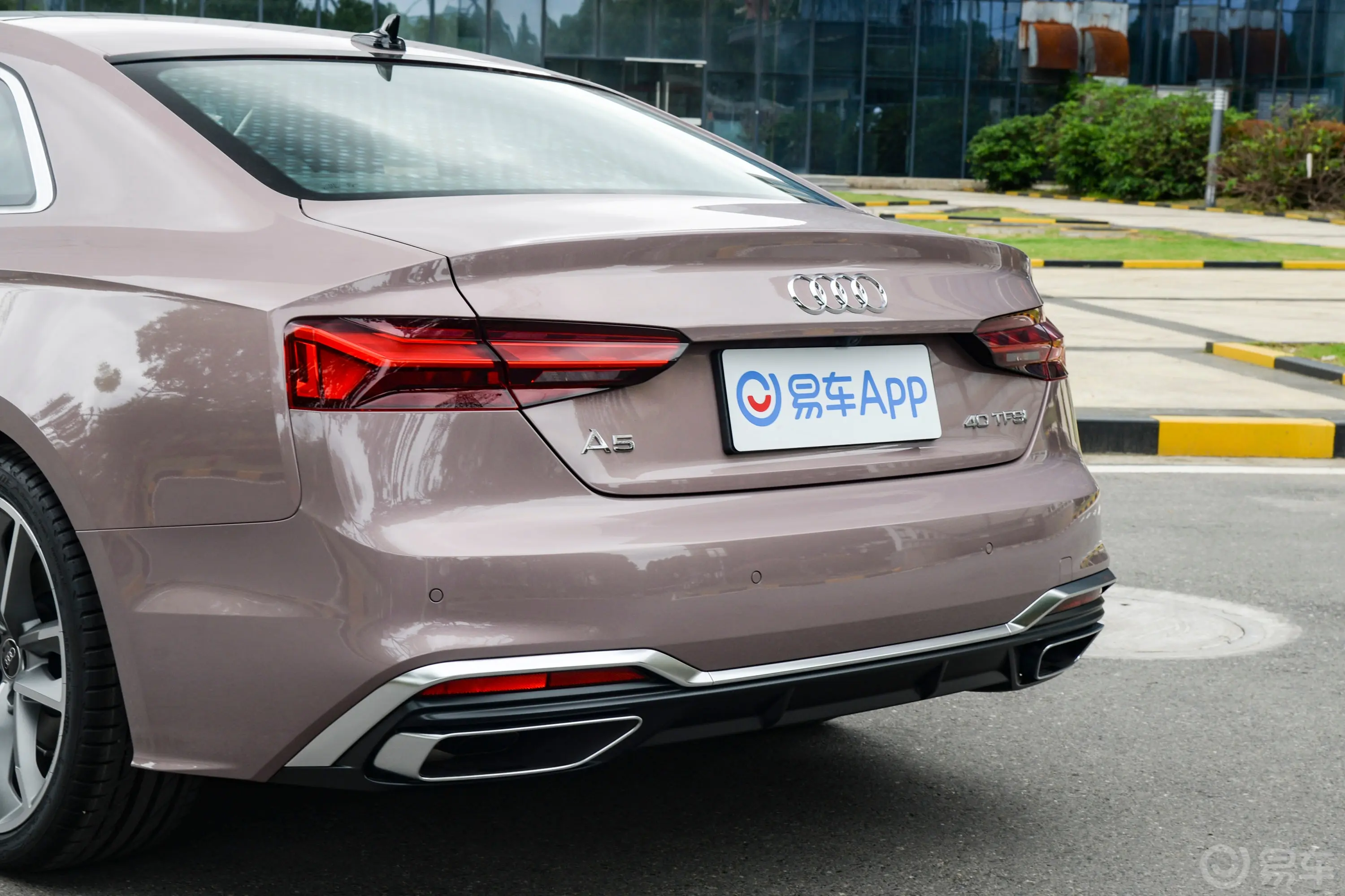 奥迪A5Coupe 40 TFSI 时尚动感型车后雷达