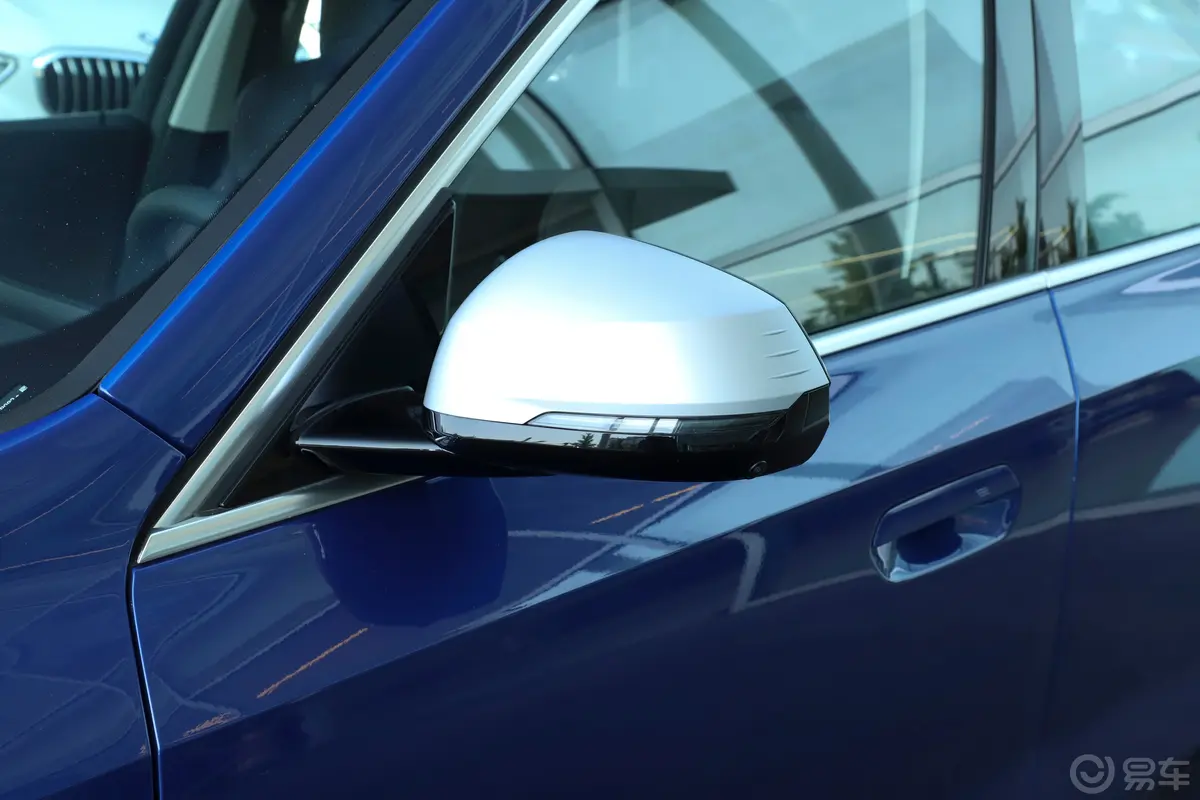 宝马X1xDrive25Li X设计套装主驾驶后视镜背面